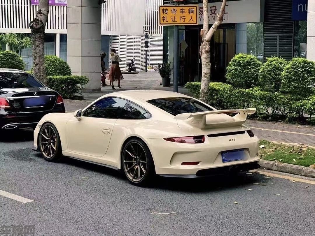 保时捷911 GT3 卡其米兰改色膜 效果图