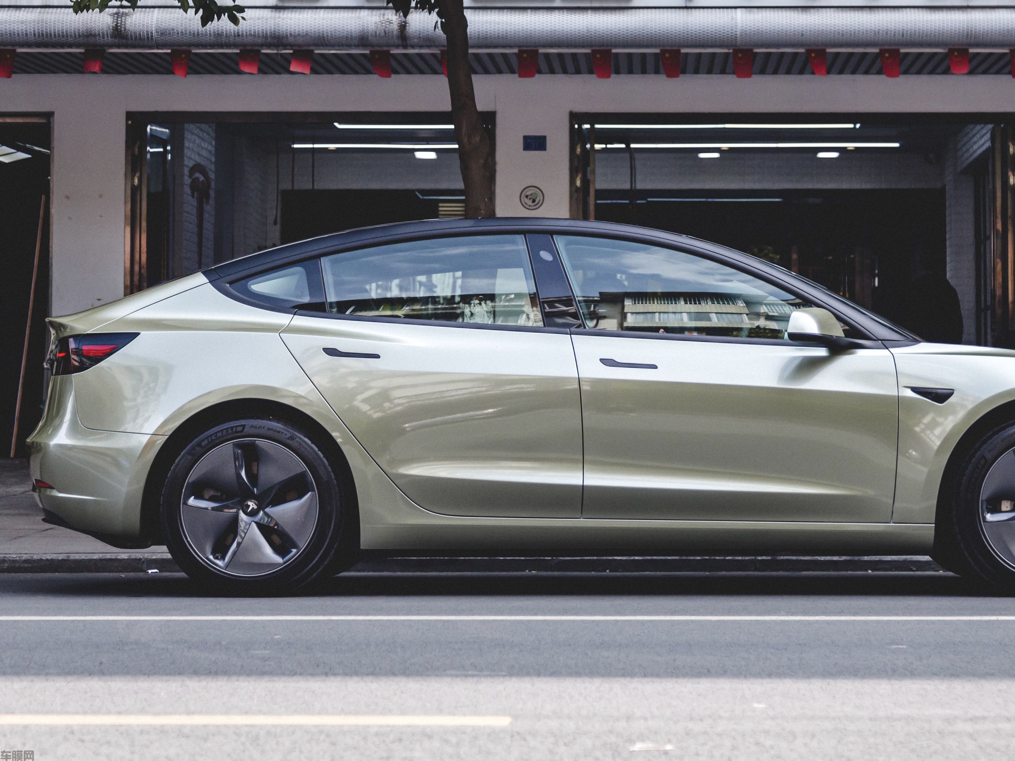 特斯拉 Model3 高山绿改色膜效果图