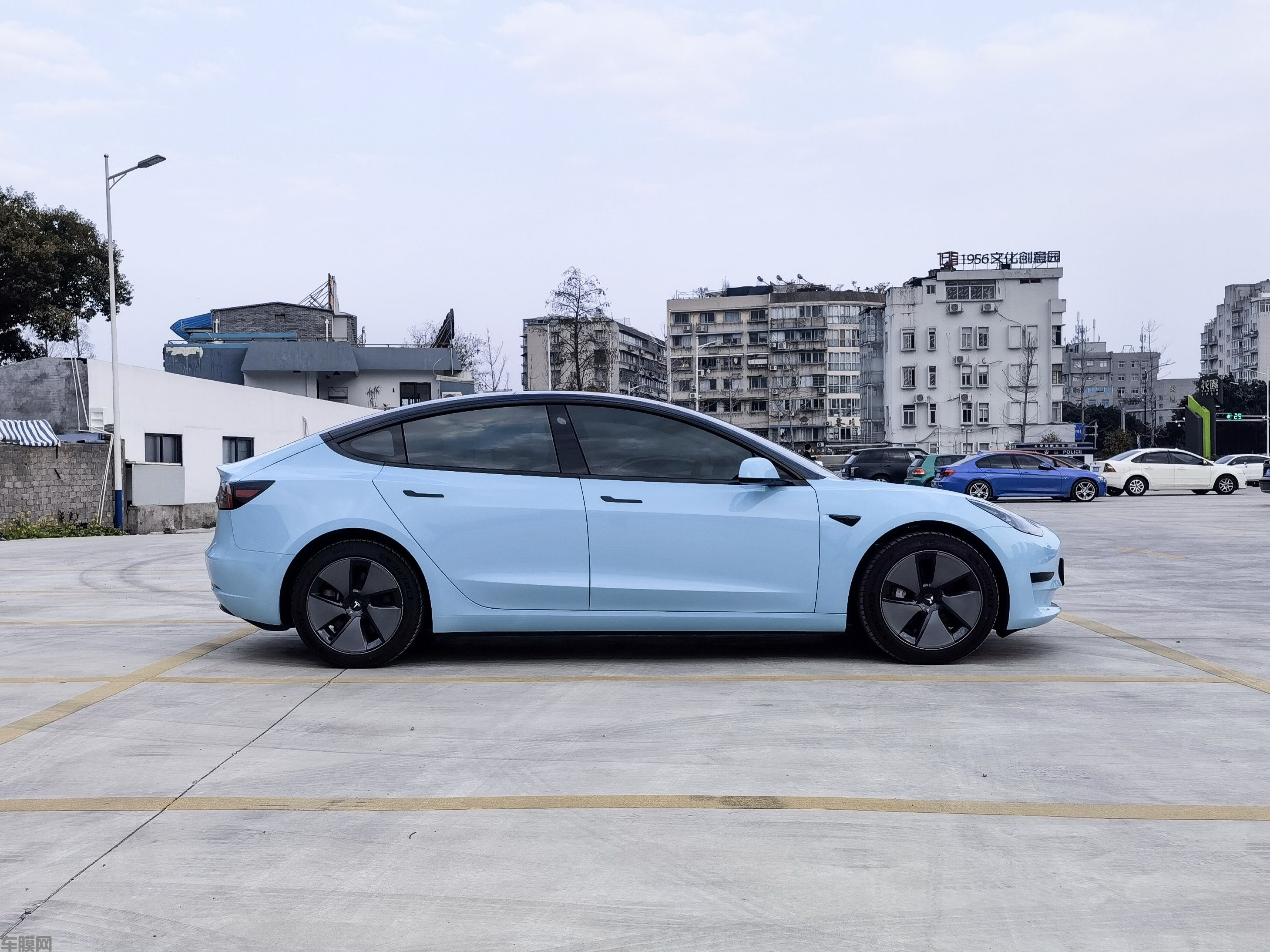 特斯拉Model3 超亮海风蓝改色膜 效果图
