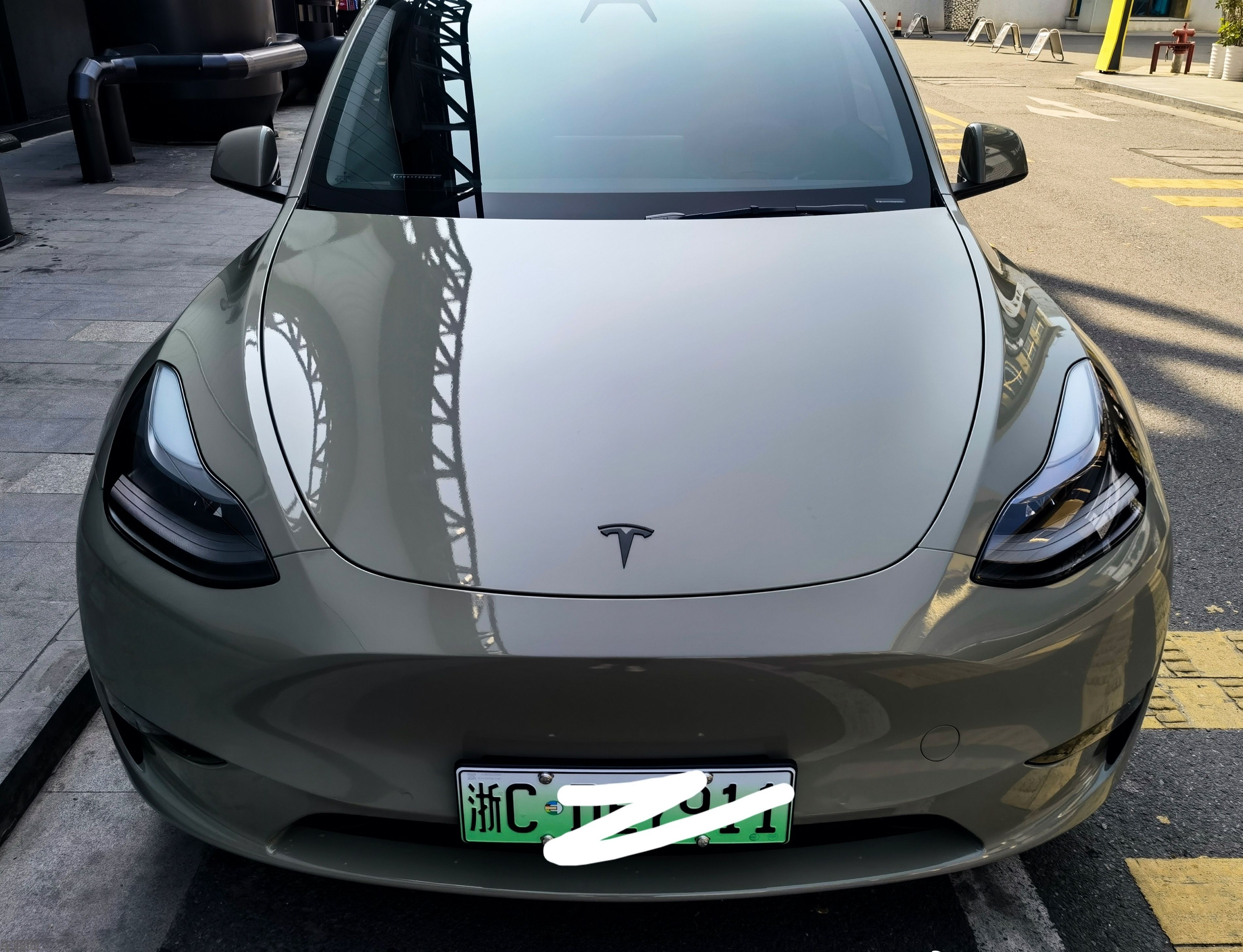 特斯拉Model Y 超亮卡其绿改色膜 效果图