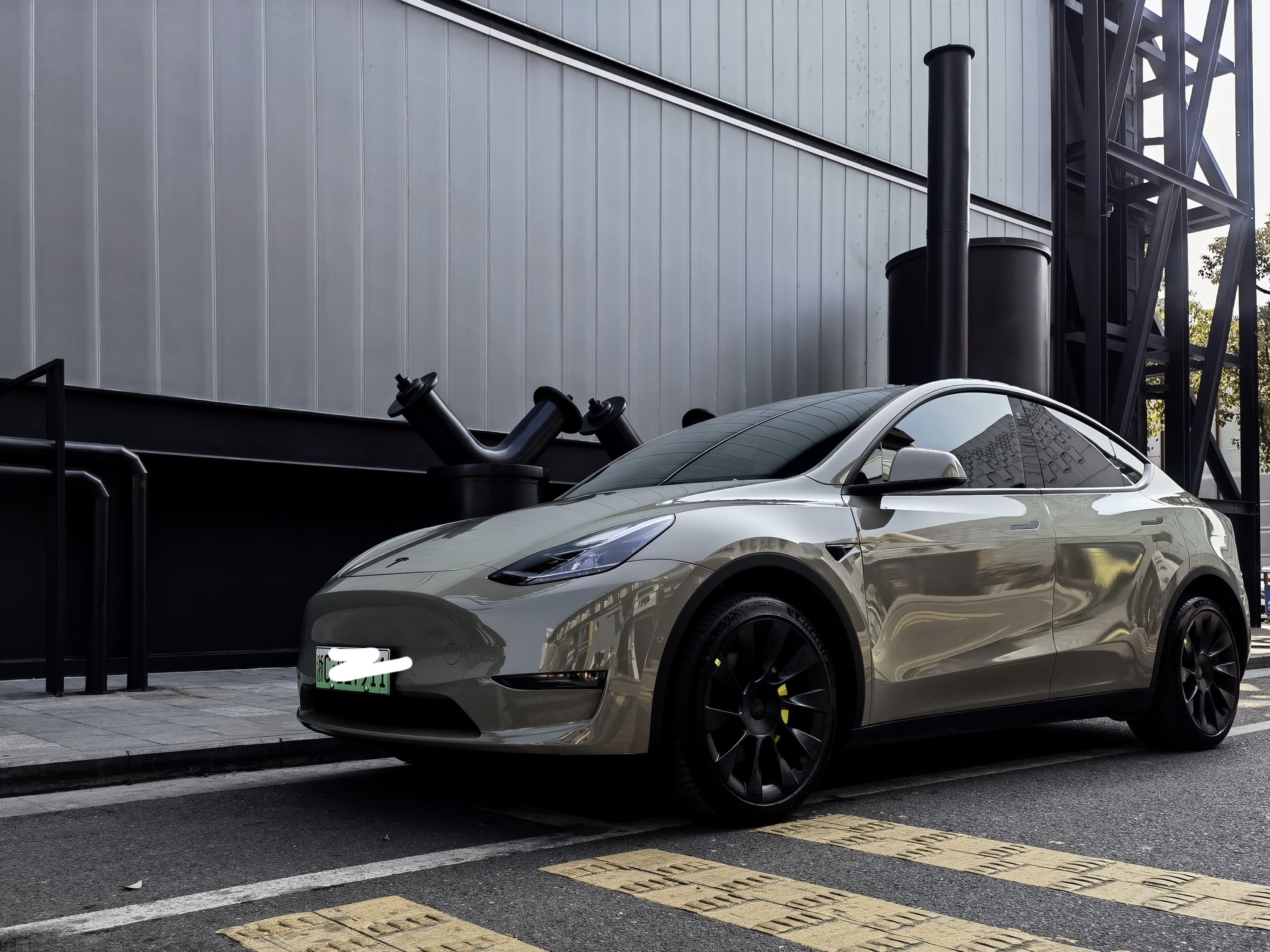 特斯拉Model Y 超亮卡其绿改色膜 效果图