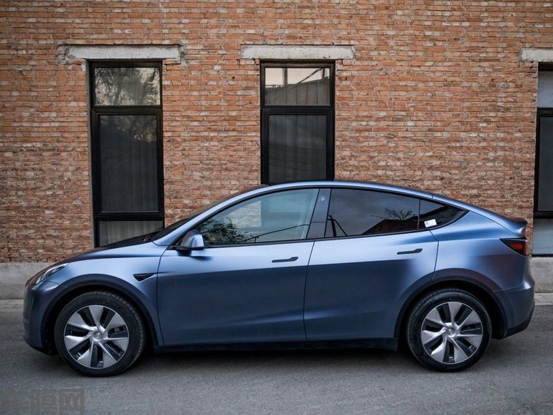 特斯拉 Model Y 电光风暴金属蓝改色膜 效果图