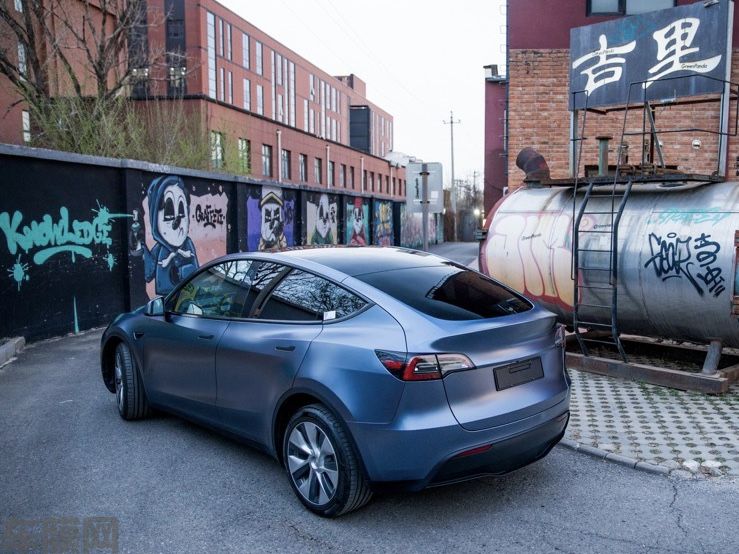 特斯拉 Model Y 电光风暴金属蓝改色膜 效果图