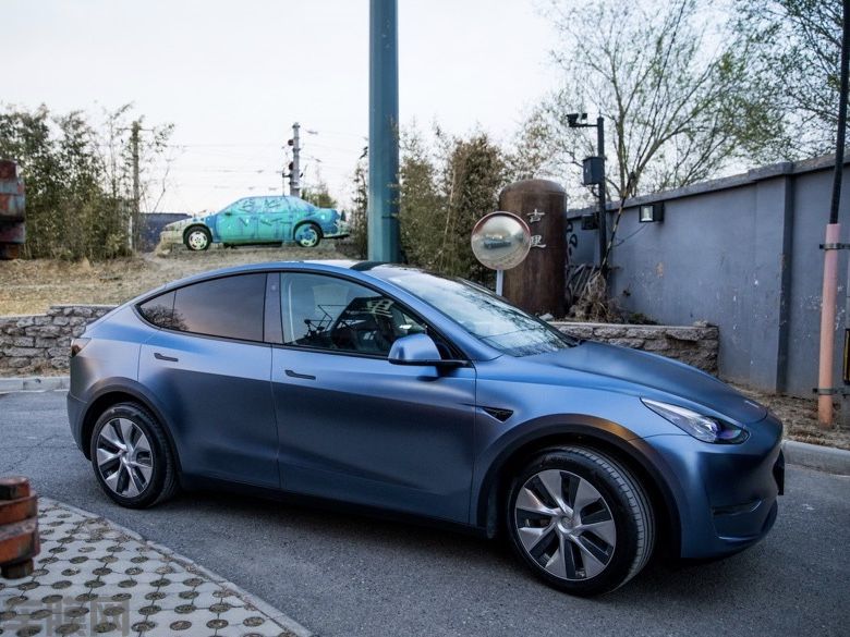 特斯拉 Model Y 电光风暴金属蓝改色膜 效果图
