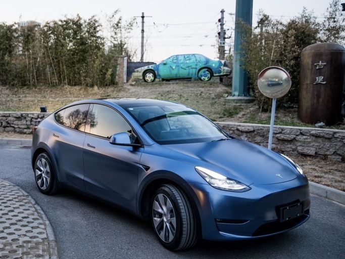 特斯拉 Model Y 电光风暴金属蓝改色膜 效果图