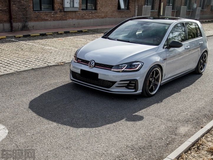 大众高尔夫GTI 高亮火山改色膜 效果图