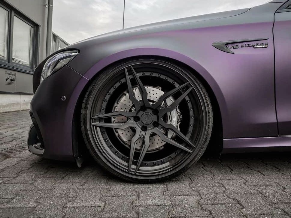 奔驰E63S-AMG 消光黑比诺紫改色膜 效果图