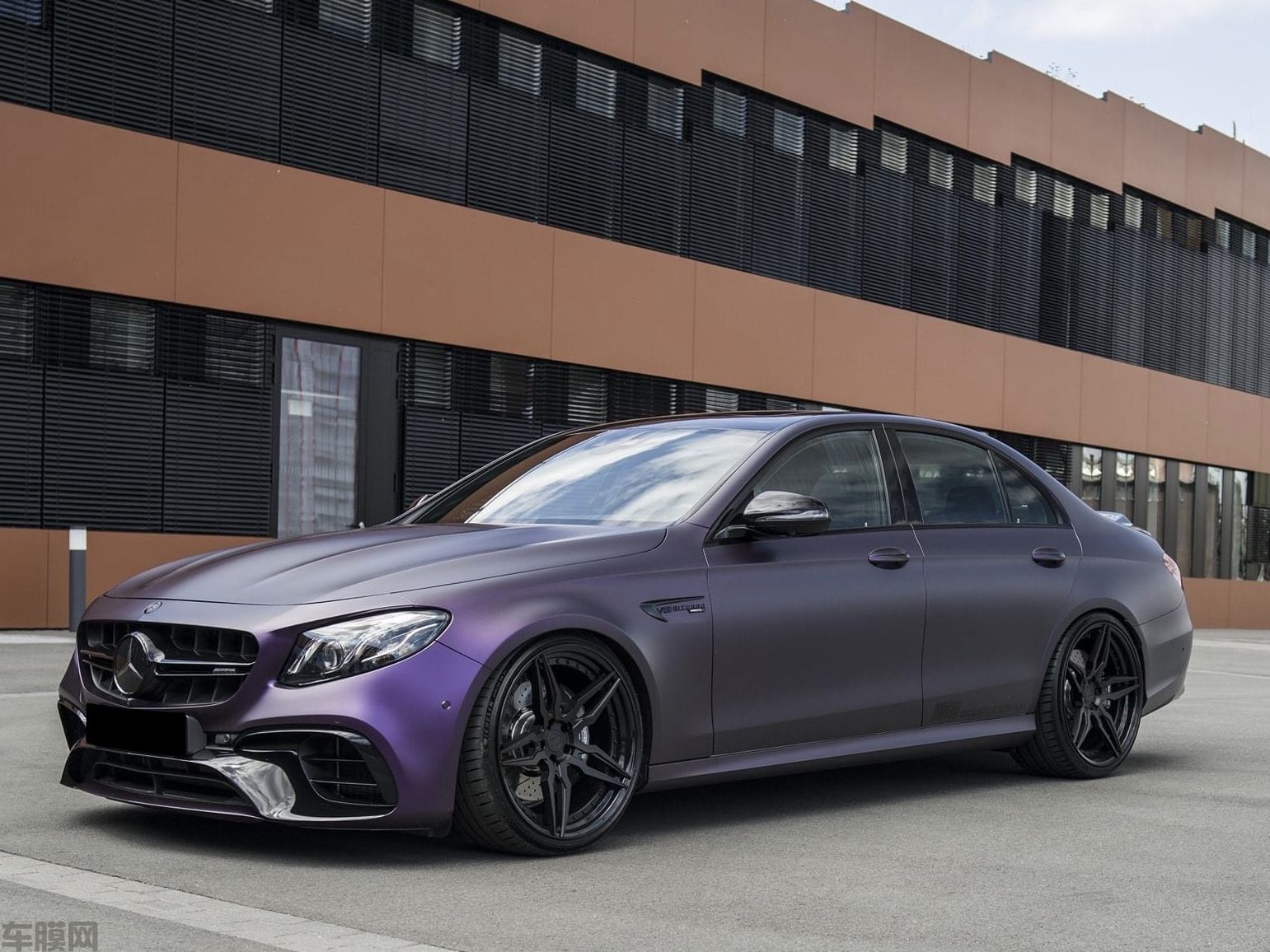 奔驰E63S-AMG 消光黑比诺紫改色膜 效果图