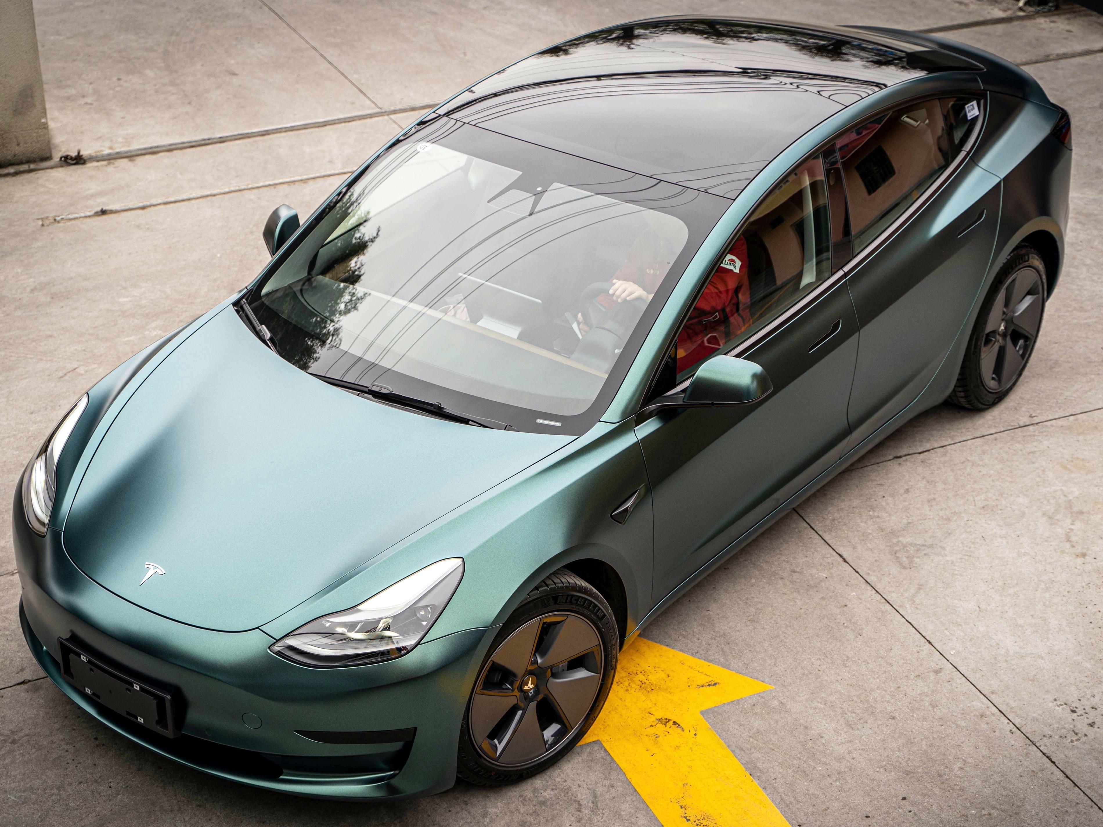 特斯拉Model3 电光祖母绿改色膜 效果图
