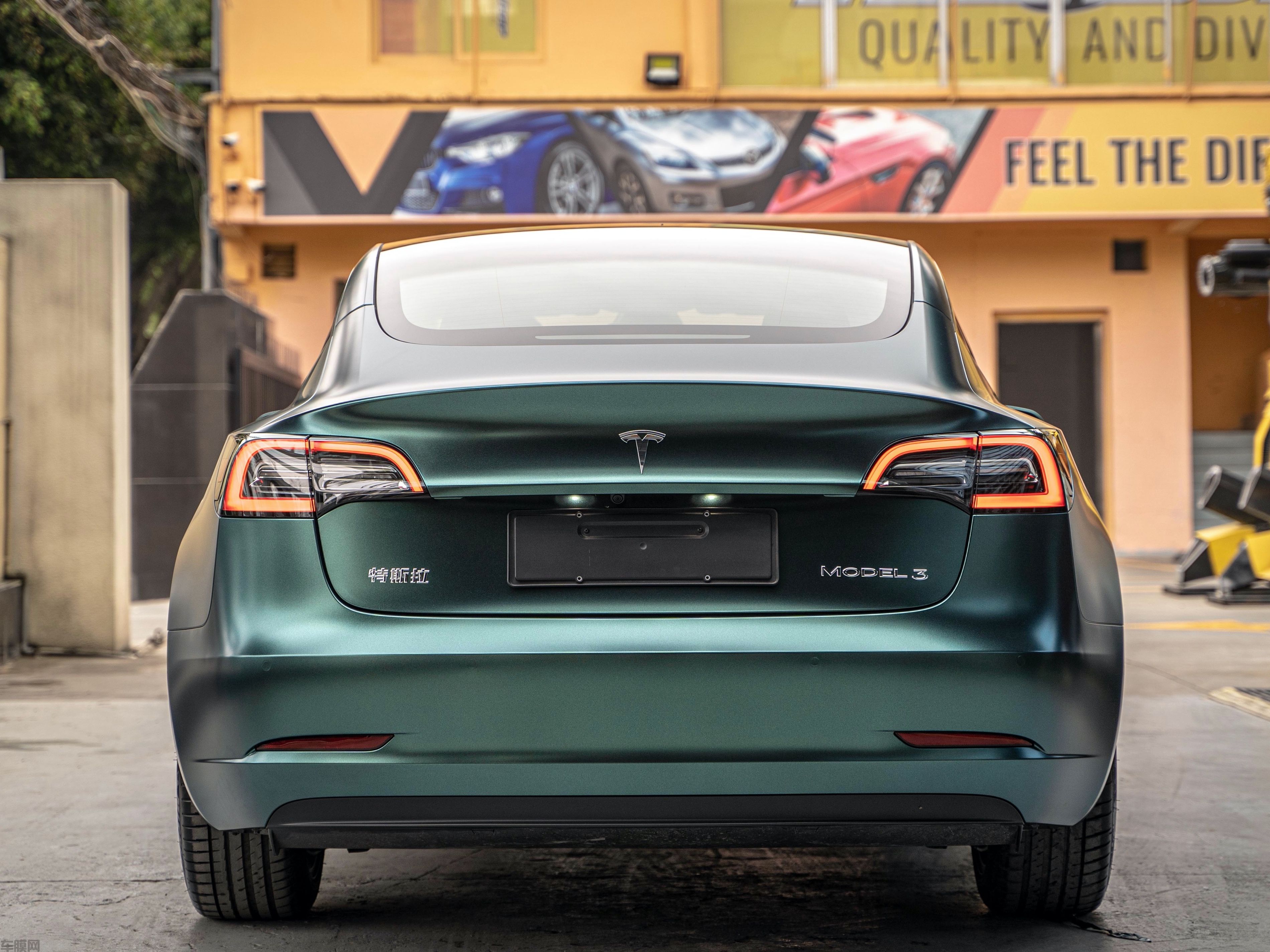 特斯拉Model3 电光祖母绿改色膜 效果图