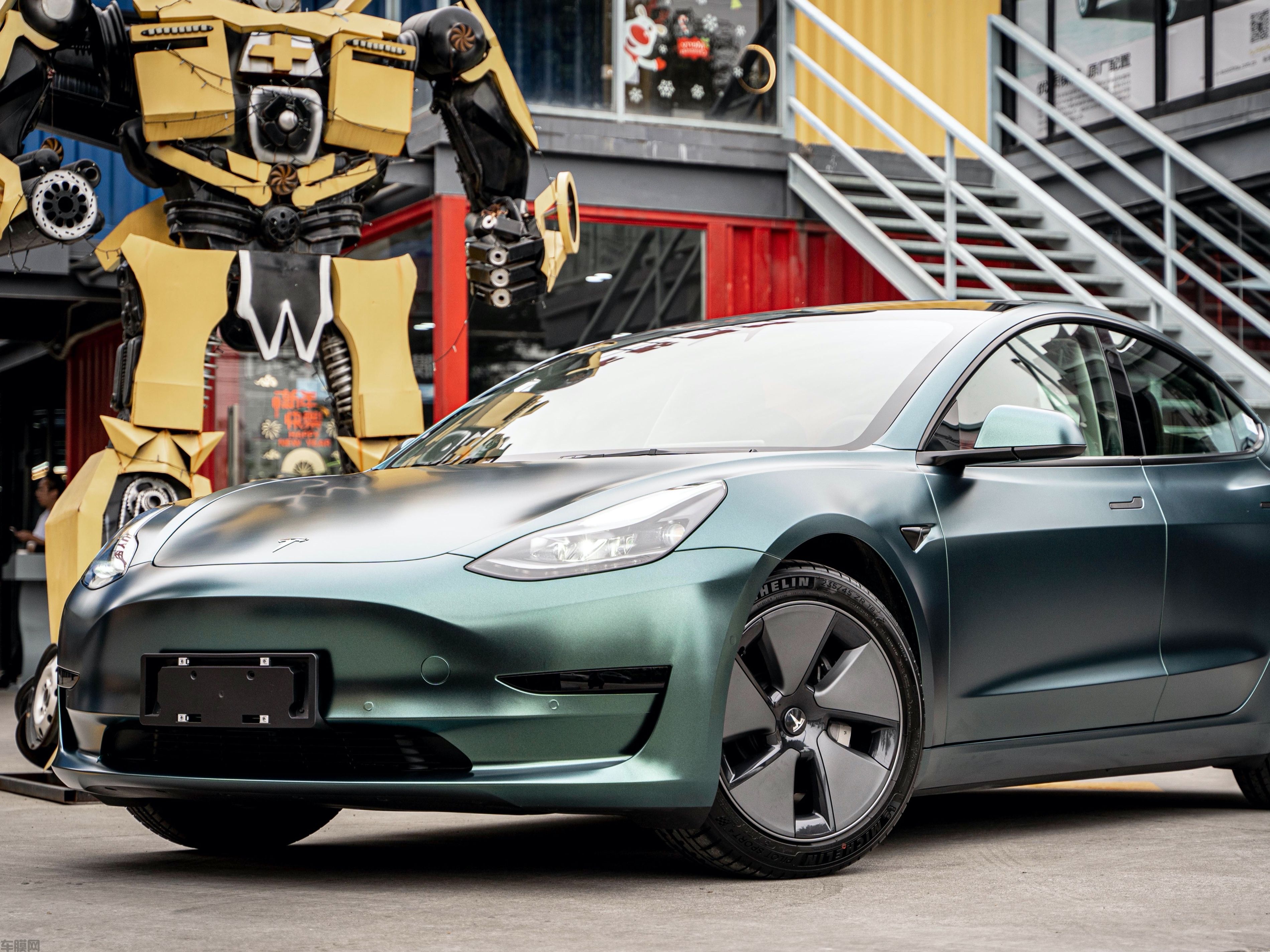 特斯拉Model3 电光祖母绿改色膜 效果图