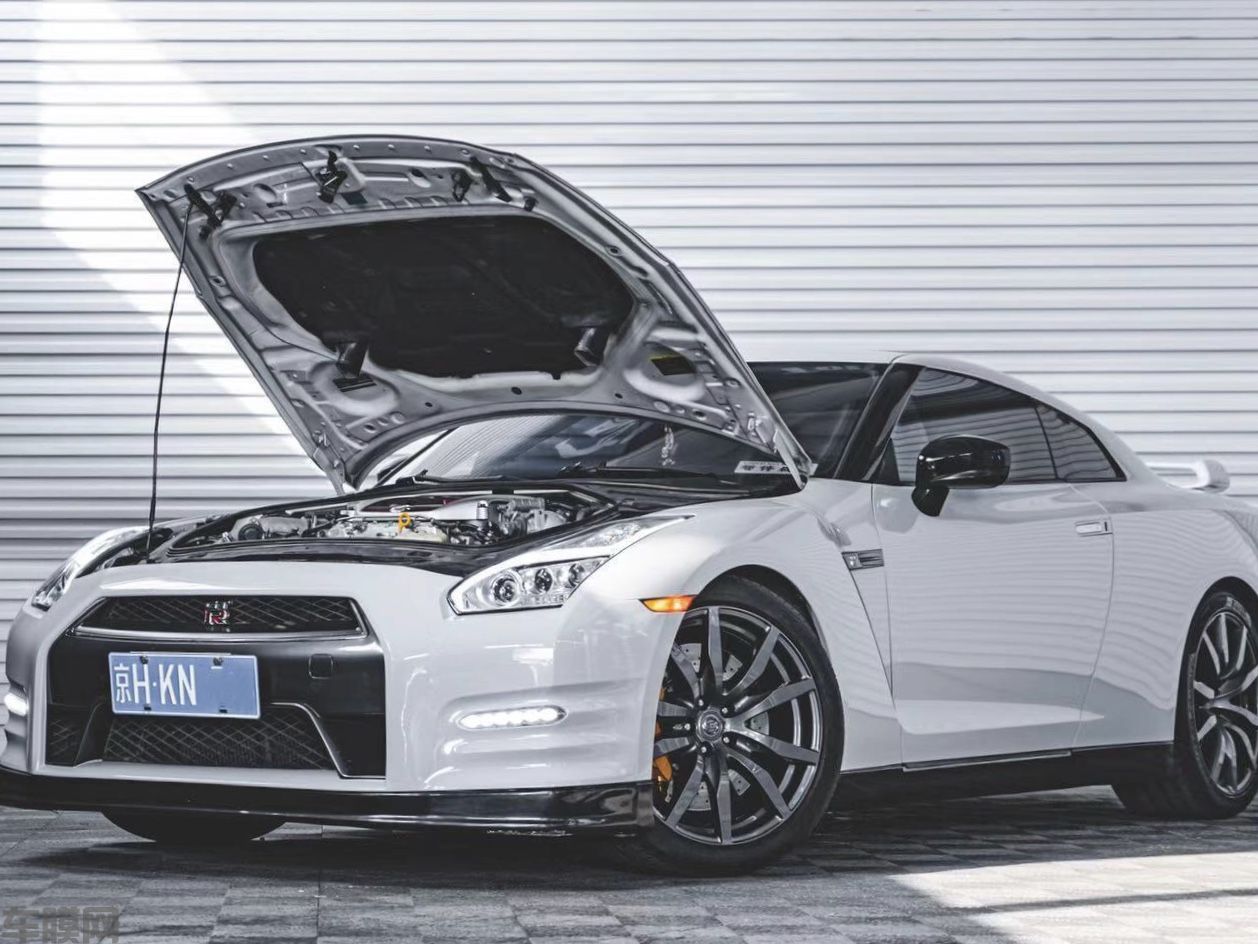 日产GTR35 火山灰改色膜 效果图