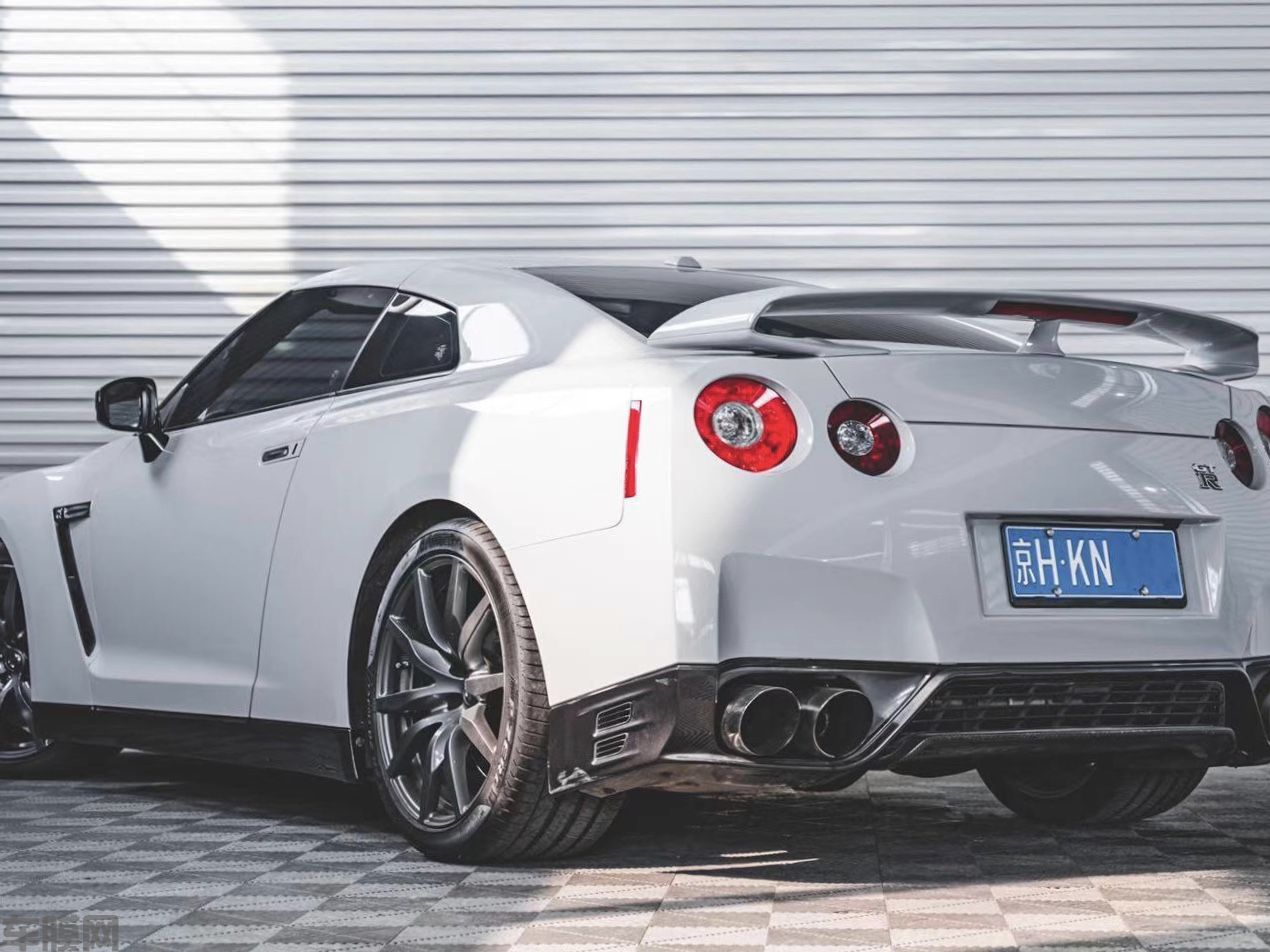 日产GTR35 火山灰改色膜 效果图