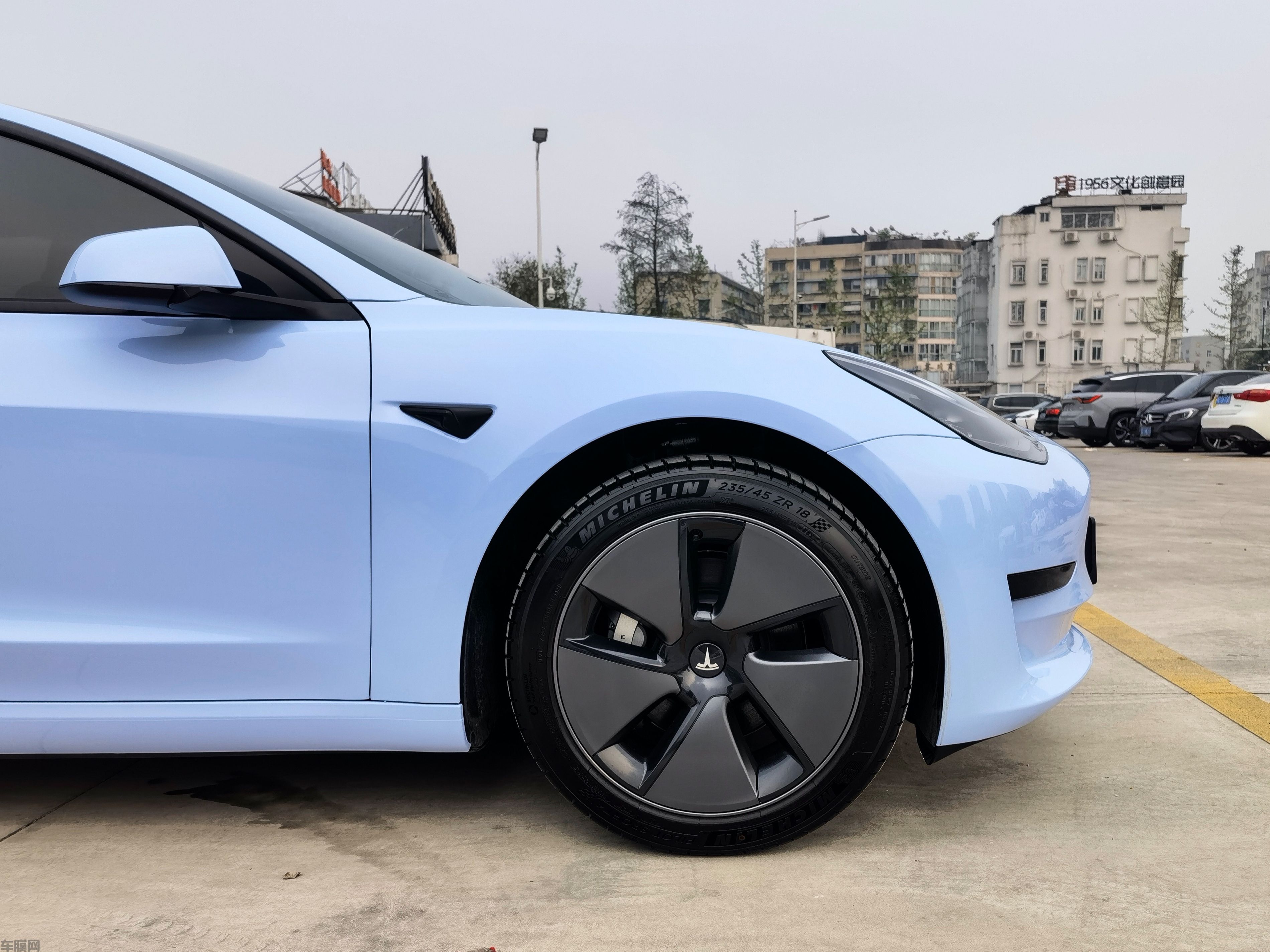 特斯拉Model3 超亮迷雾蓝改色膜 效果图