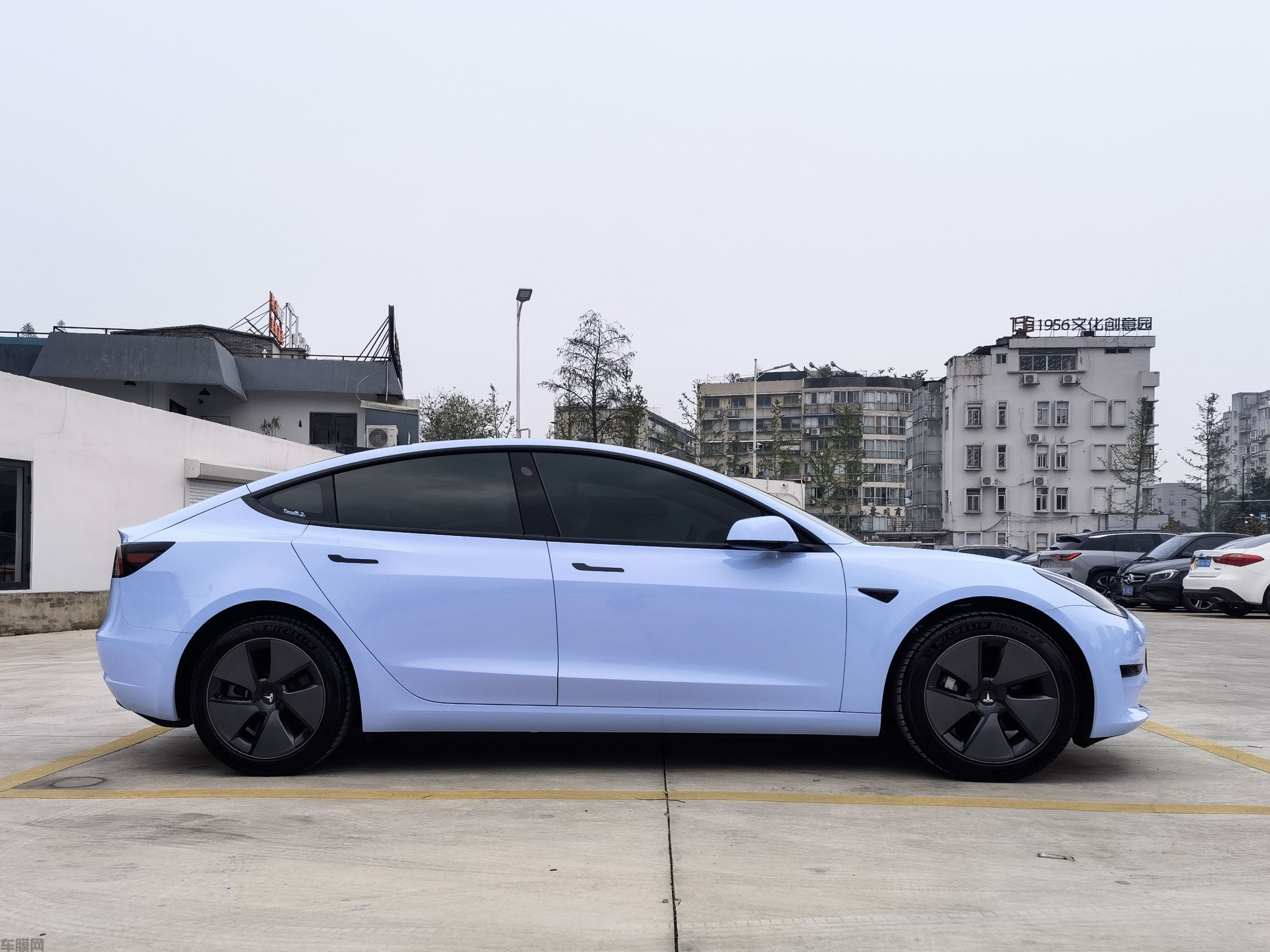 特斯拉Model3 超亮迷雾蓝改色膜 效果图