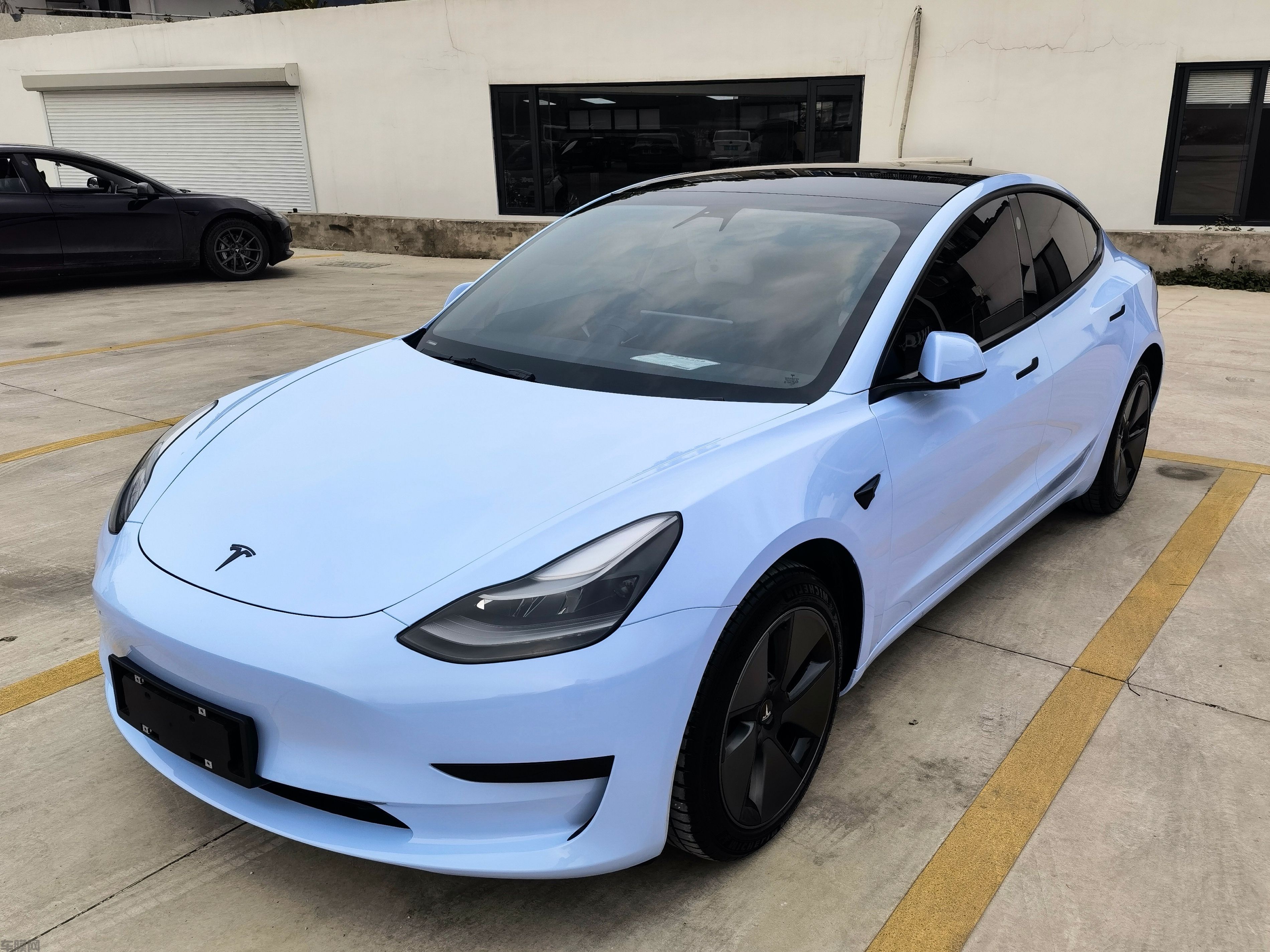 特斯拉Model3 超亮迷雾蓝改色膜 效果图