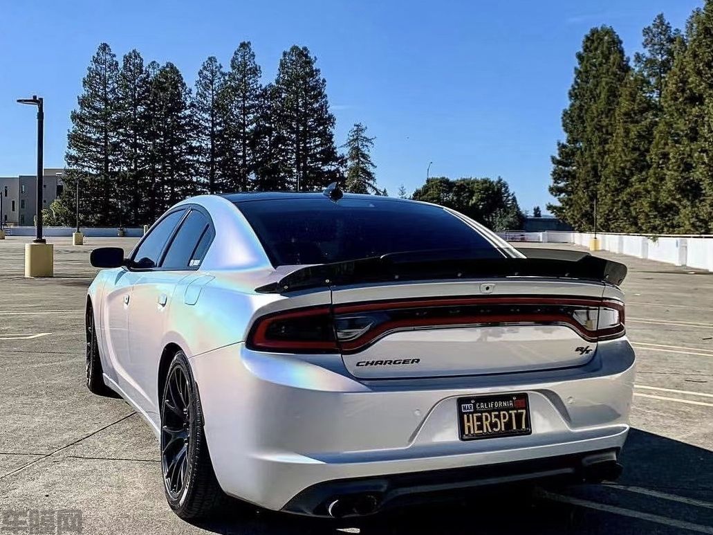 道奇Charger 星空彩虹白改色膜 效果图