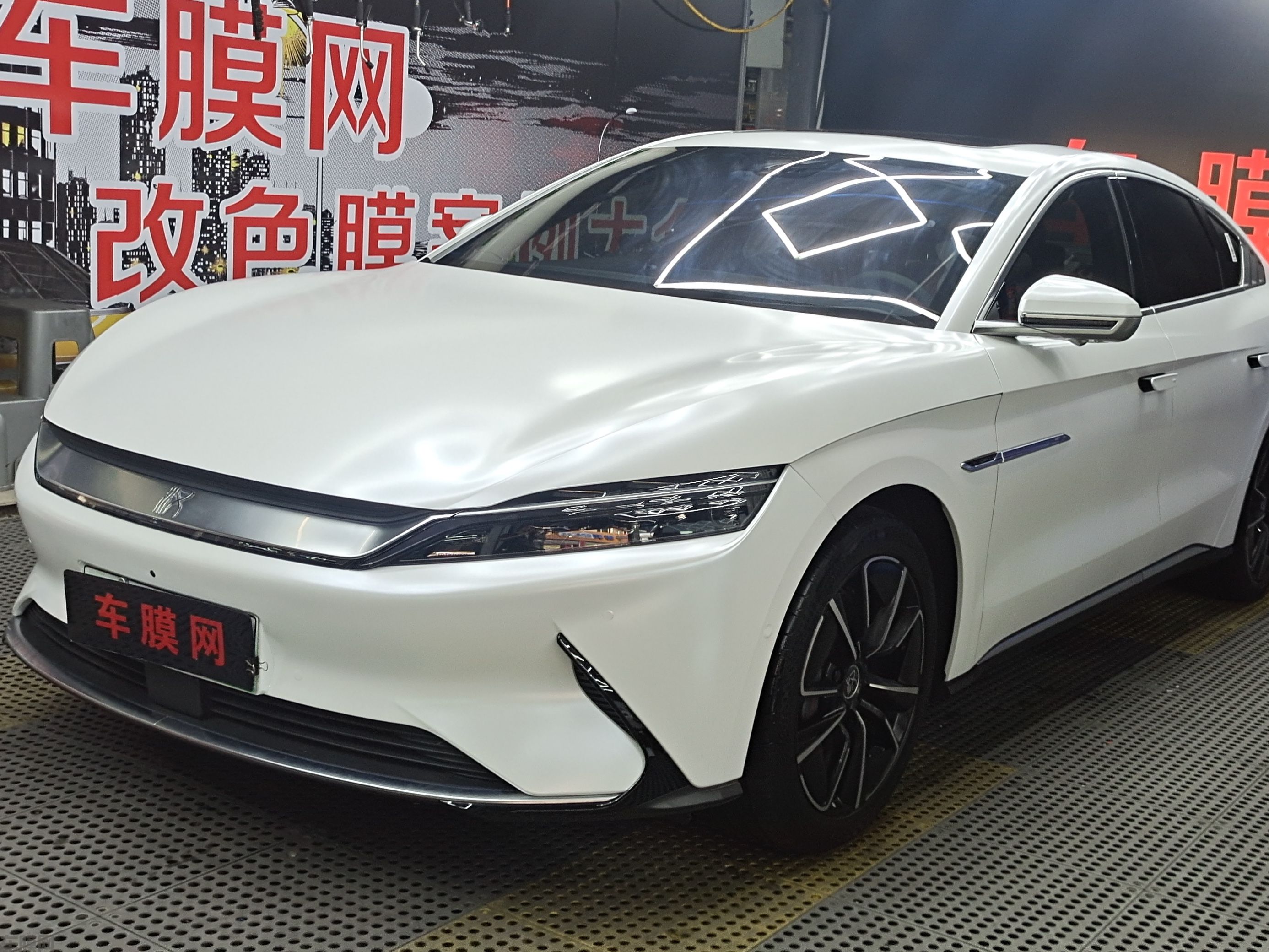 比亚迪汉 电光象牙白改色膜 效果图