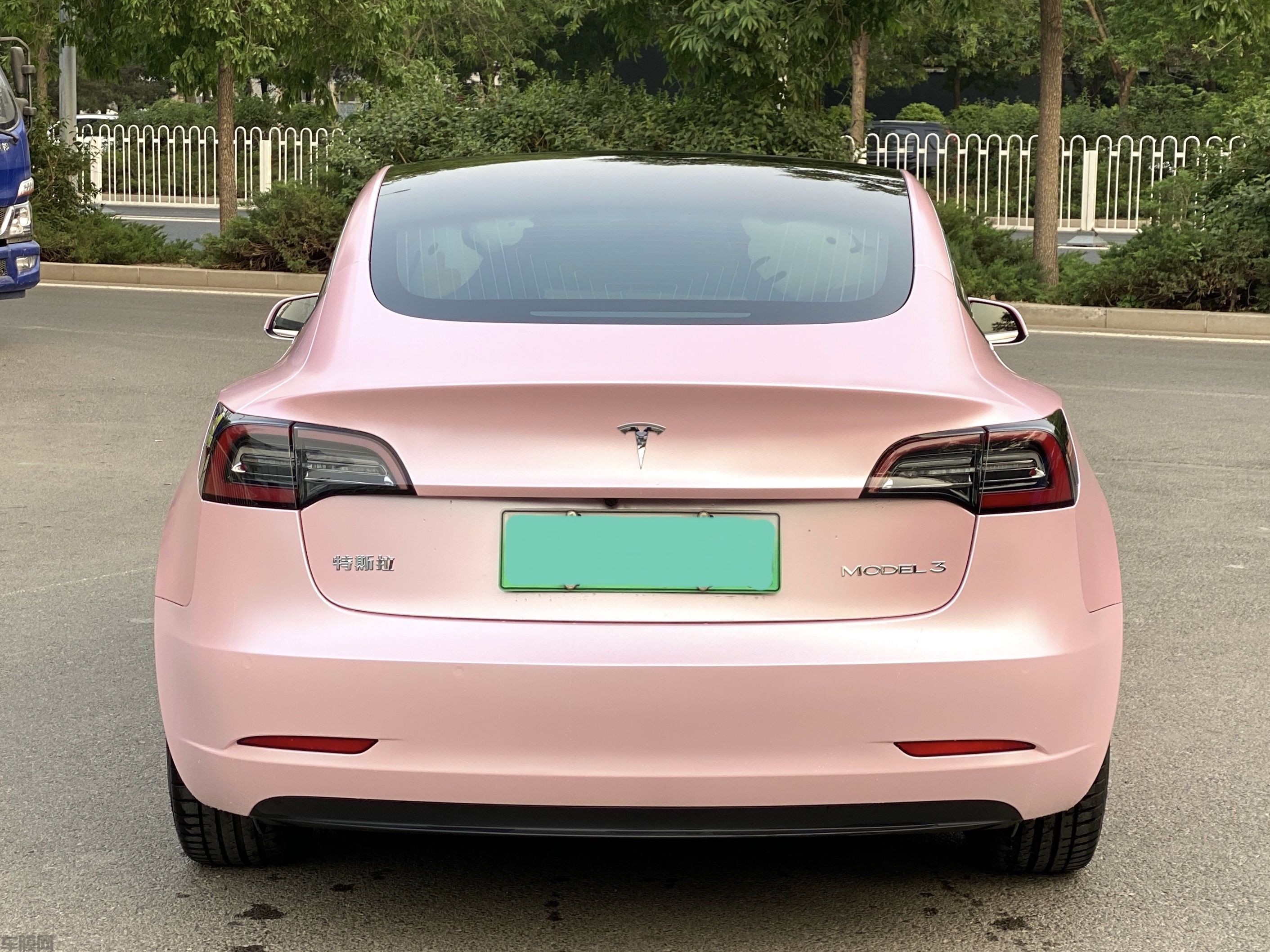 特斯拉model 3 樱花粉改色膜 效果图