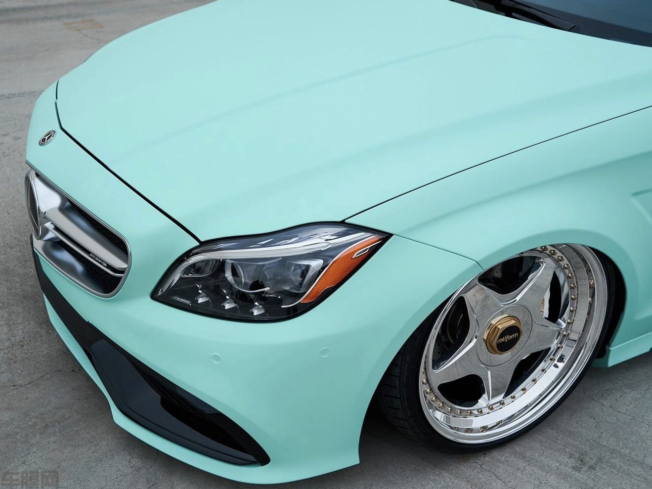 奔驰CLS63 AMG  消光蒂芙尼改色膜 效果图