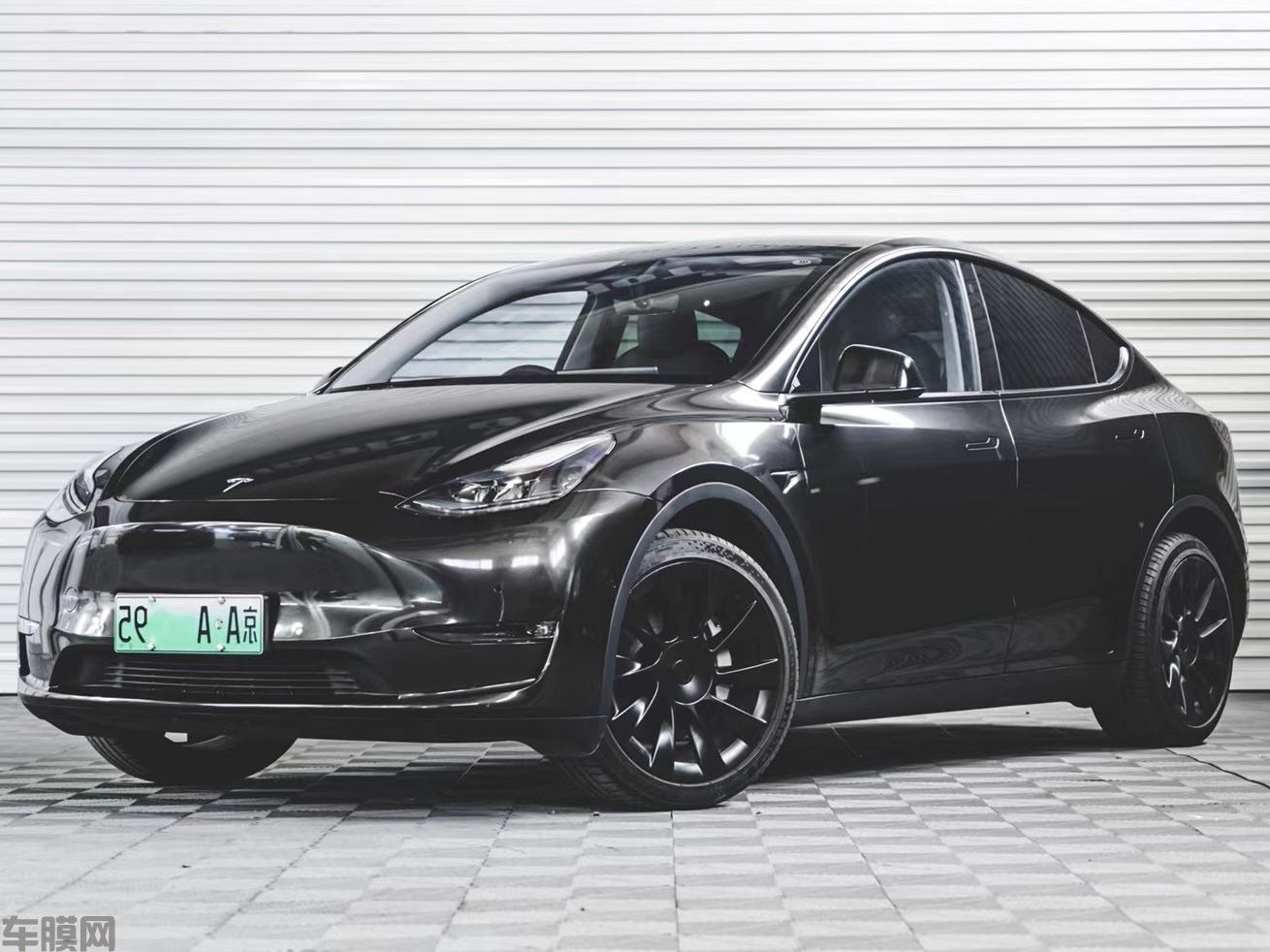 特斯拉ModelY 金属珠光黑改色膜 效果图