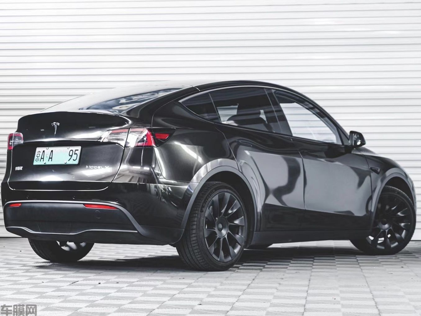 特斯拉ModelY 金属珠光黑改色膜 效果图