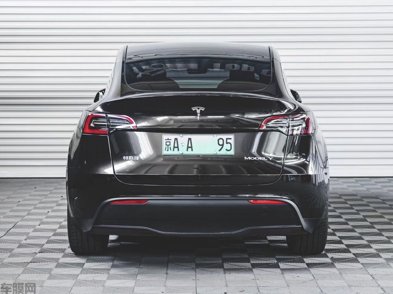 特斯拉ModelY 金属珠光黑改色膜 效果图