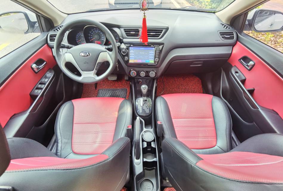 起亚起亚K22015款 两厢 1.4L MT GLS
