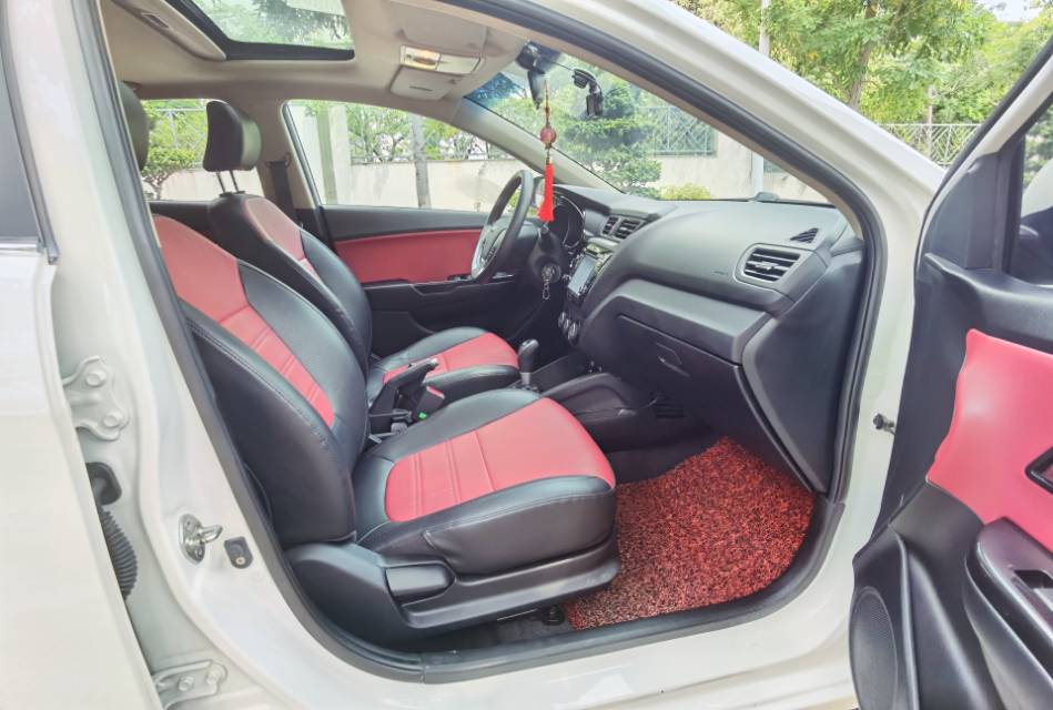 起亚起亚K22015款 两厢 1.4L MT GLS