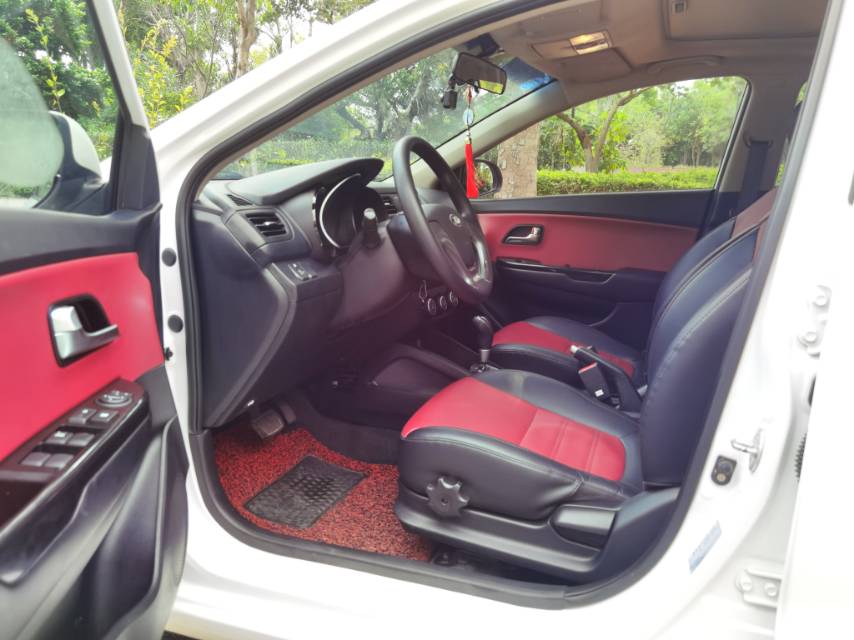 起亚起亚K22015款 两厢 1.4L MT GLS