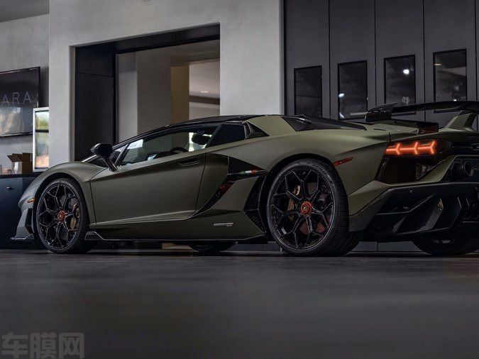 兰博基尼Aventador 哑光绿改色膜 效果图