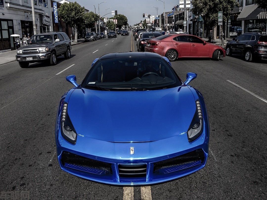 法拉利488 GTB 电镀蓝改色膜 效果图