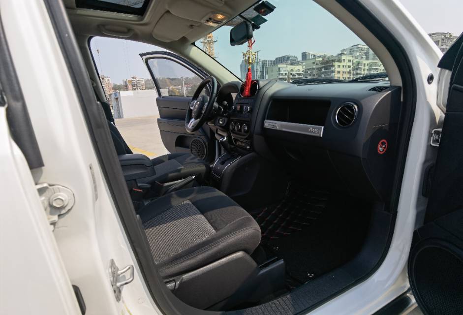 Jeep指南者(进口)2014款 2.0L 两驱运动版
