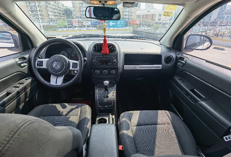 Jeep指南者(进口)2014款 2.0L 两驱运动版