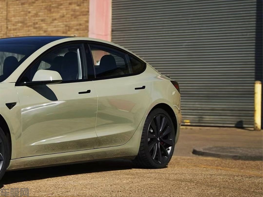 特斯拉Model3 钢琴卡其绿改色膜 效果图