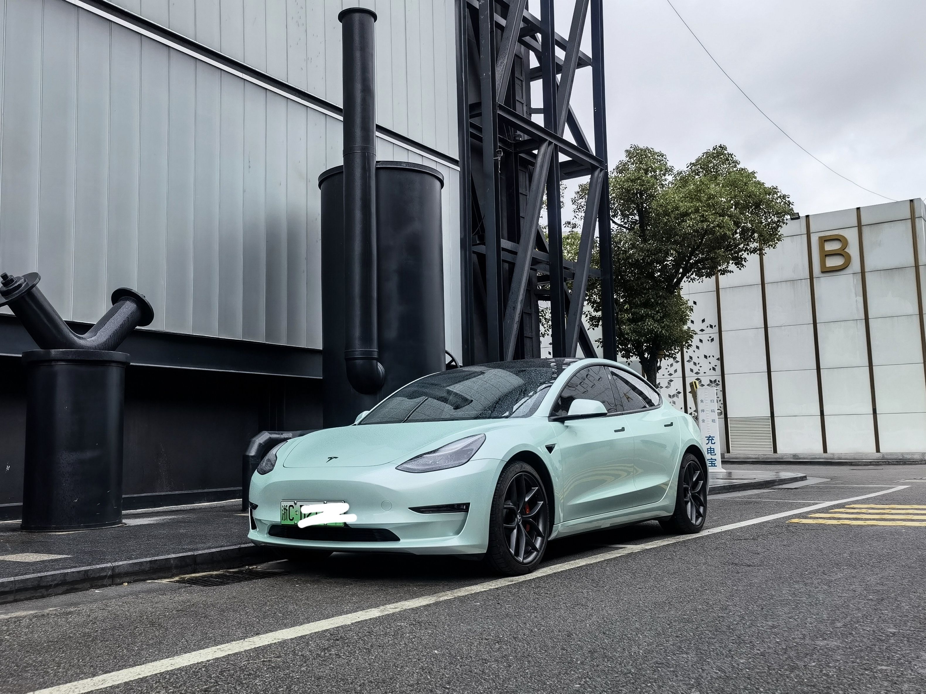 特斯拉Model3 马卡龙月光玉改色膜 效果图