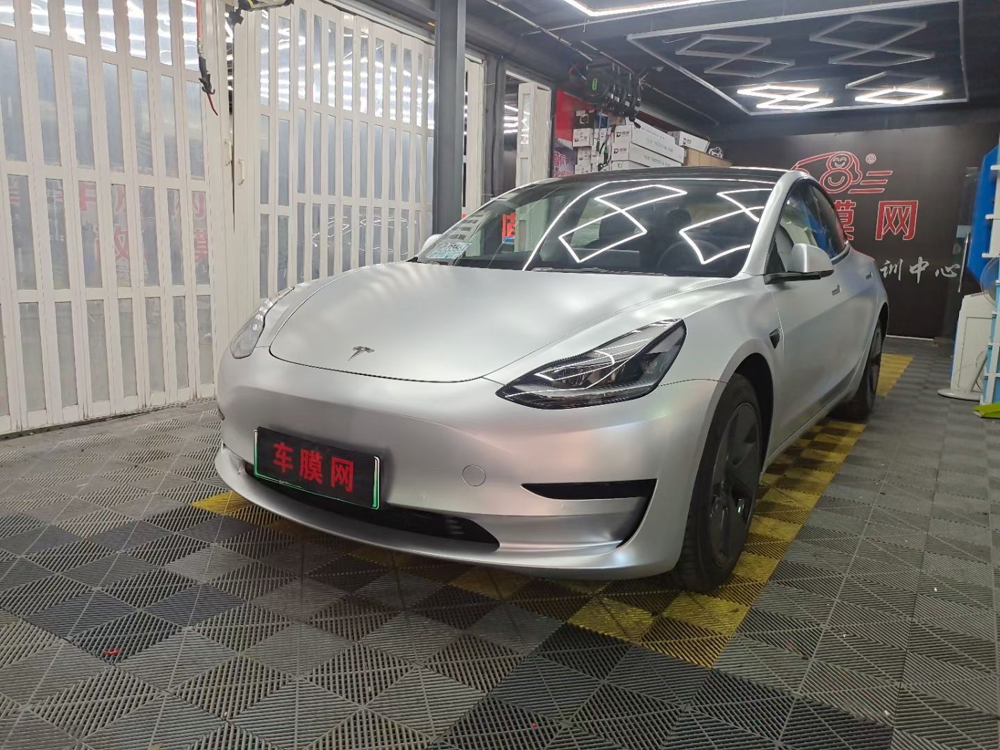 特斯拉Model3 电光金属银改色膜 效果图
