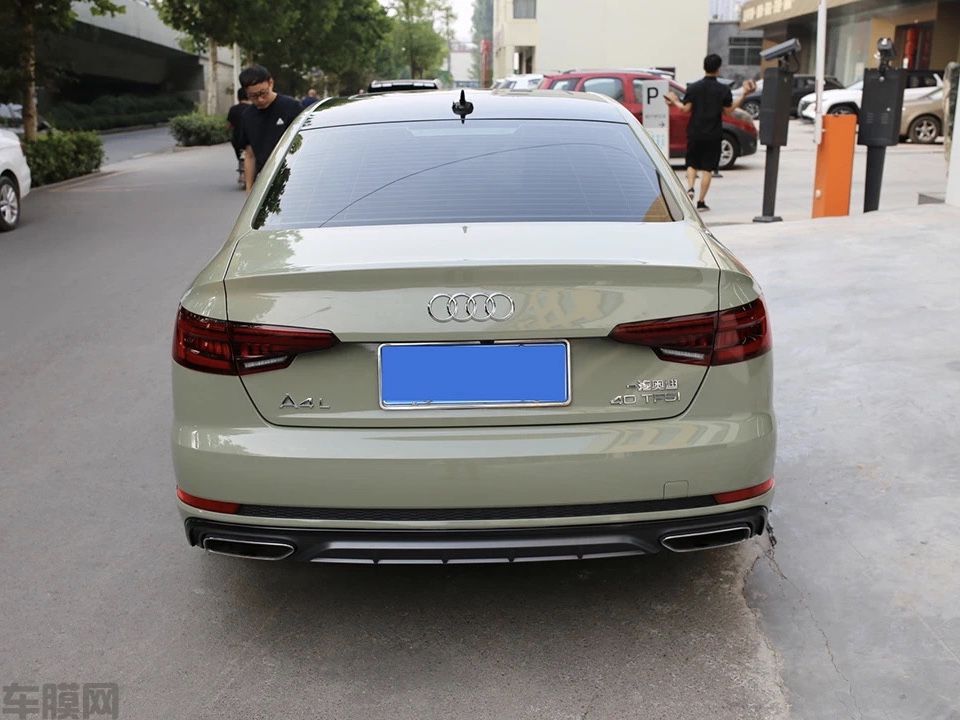 奥迪A4L 高亮卡其绿改色膜 效果图