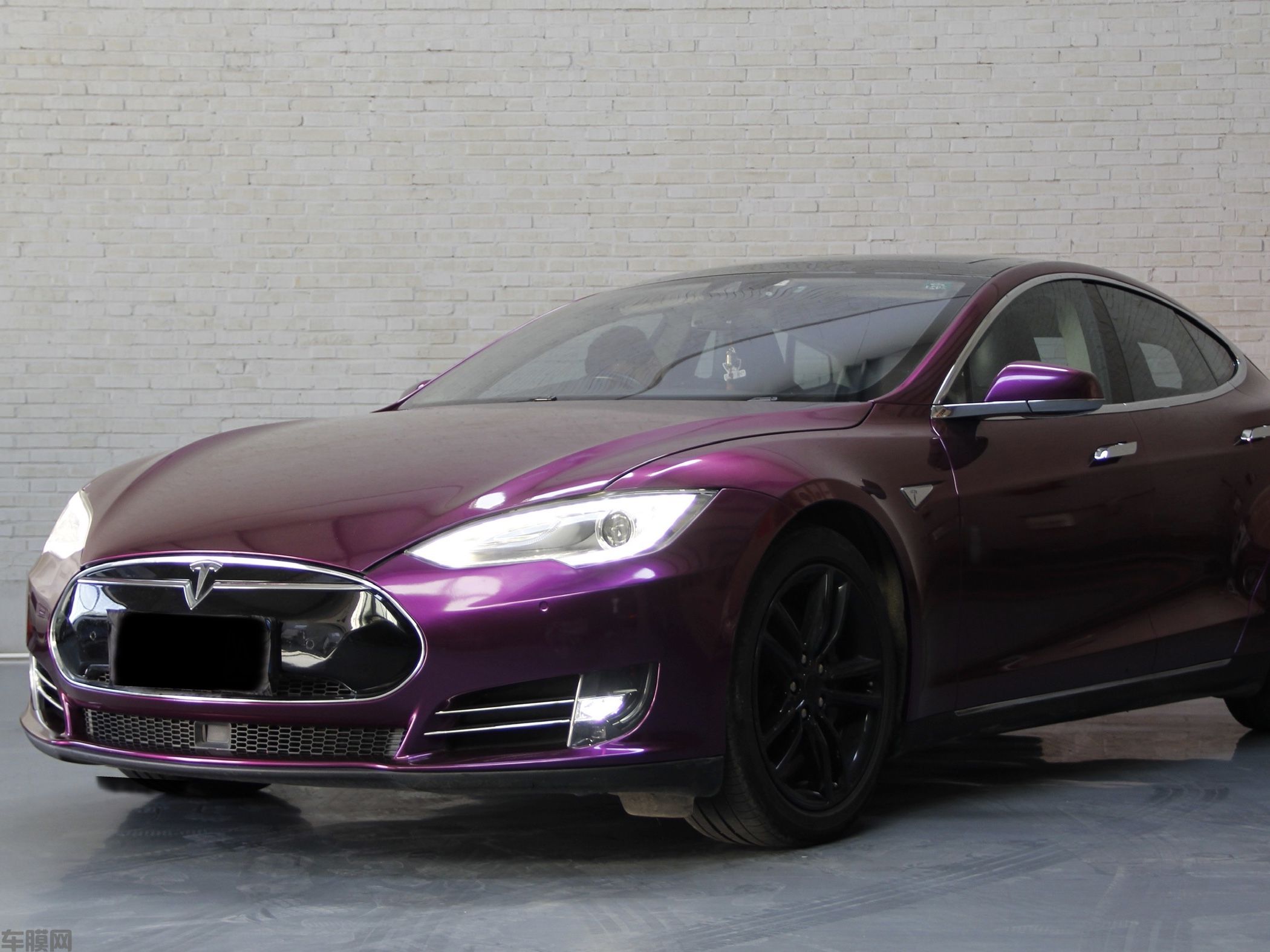 特斯拉Model S 超亮金属葡萄紫改色膜 效果图