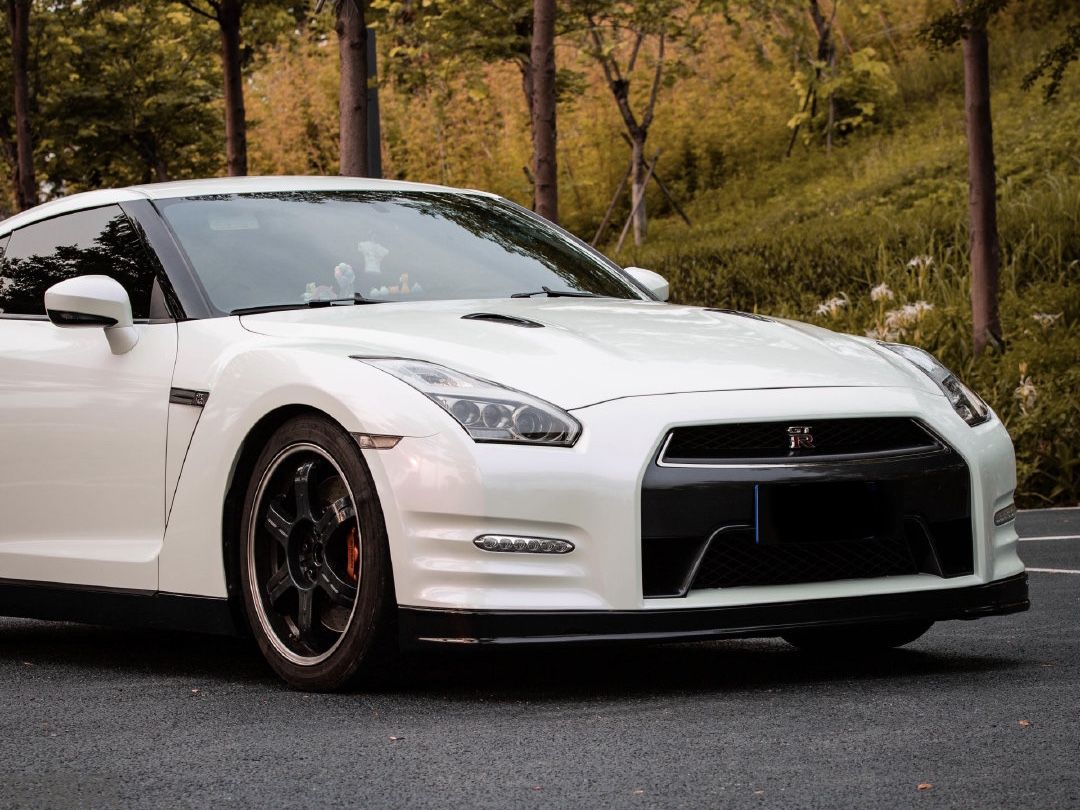 日产GTR 珍珠白变红改色膜 效果图