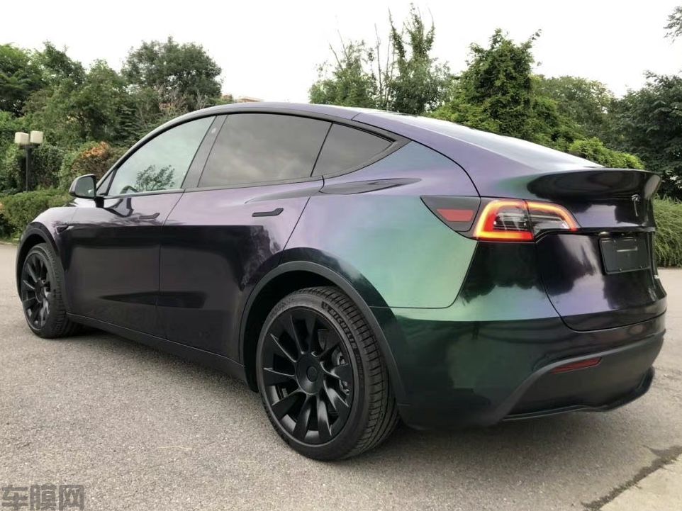 特斯拉Model Y 亮光钻石紫魅绿改色膜 效果图