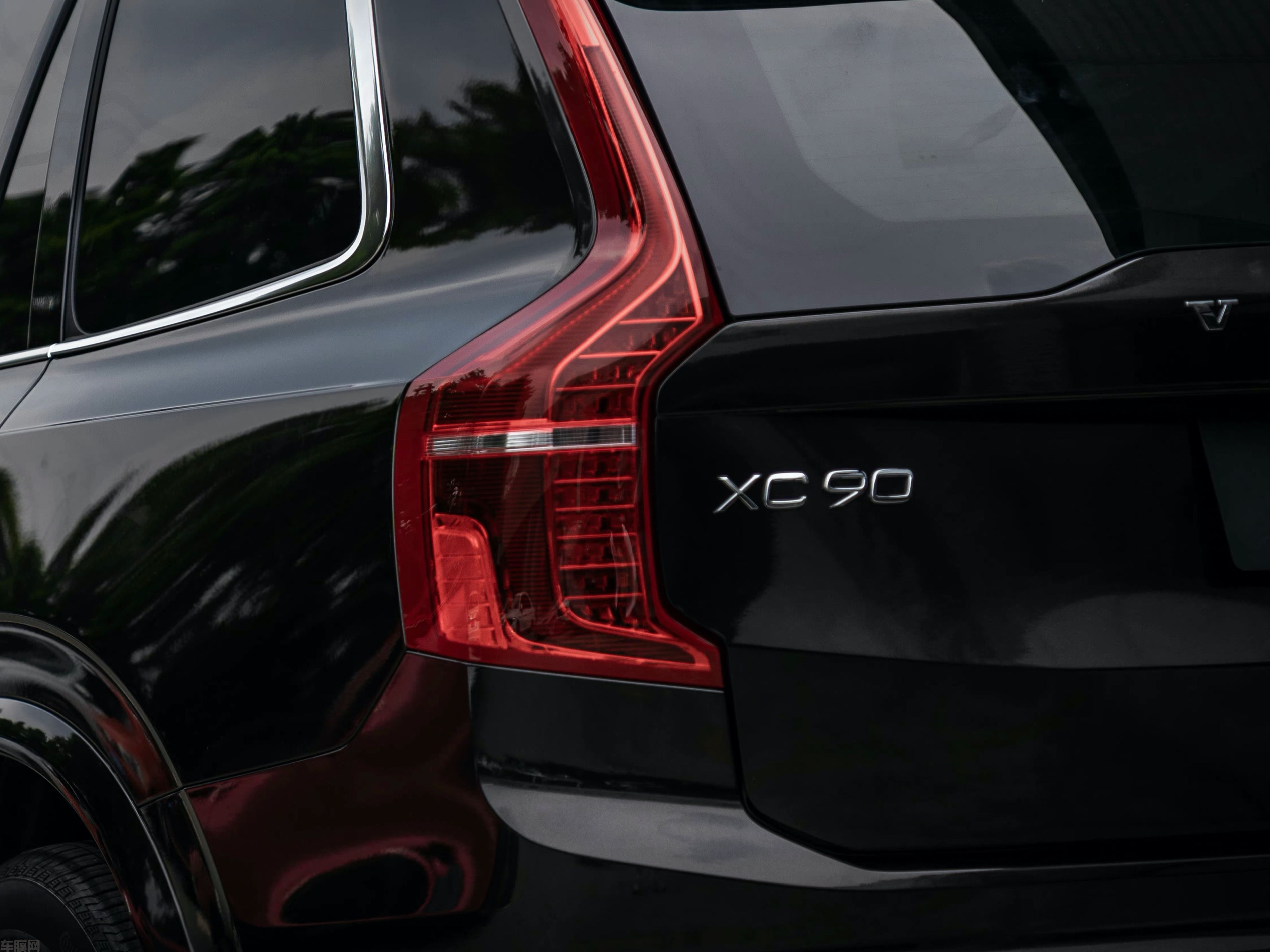 沃尔沃XC90 超亮金属黑改色膜 效果图