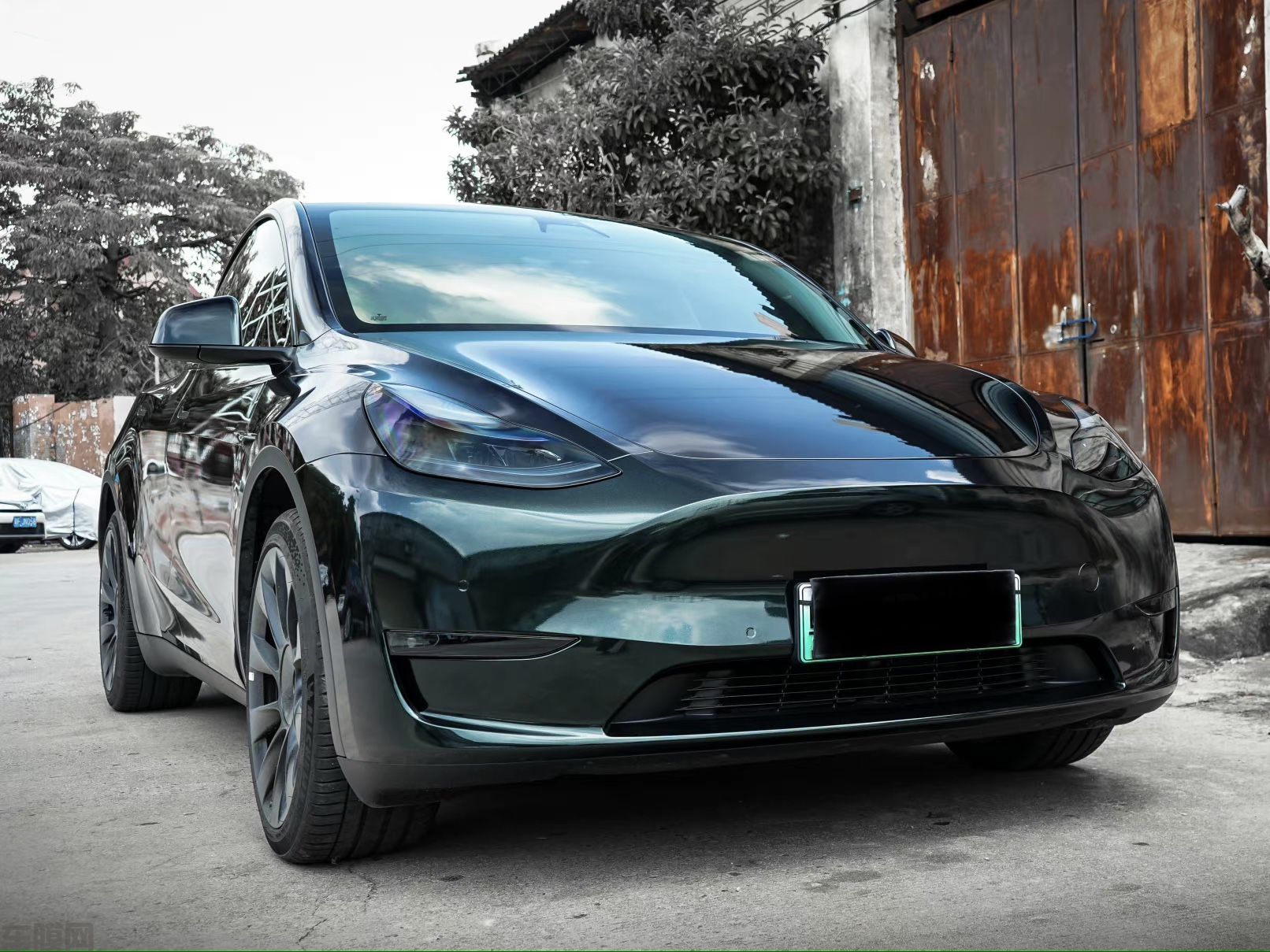 特斯拉MODEL Y 高亮金属祖母绿改色膜 效果图