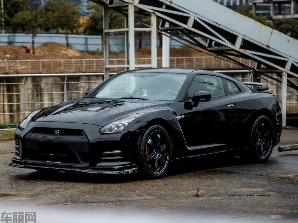 日产GTR 钢琴黑改色膜 效果图