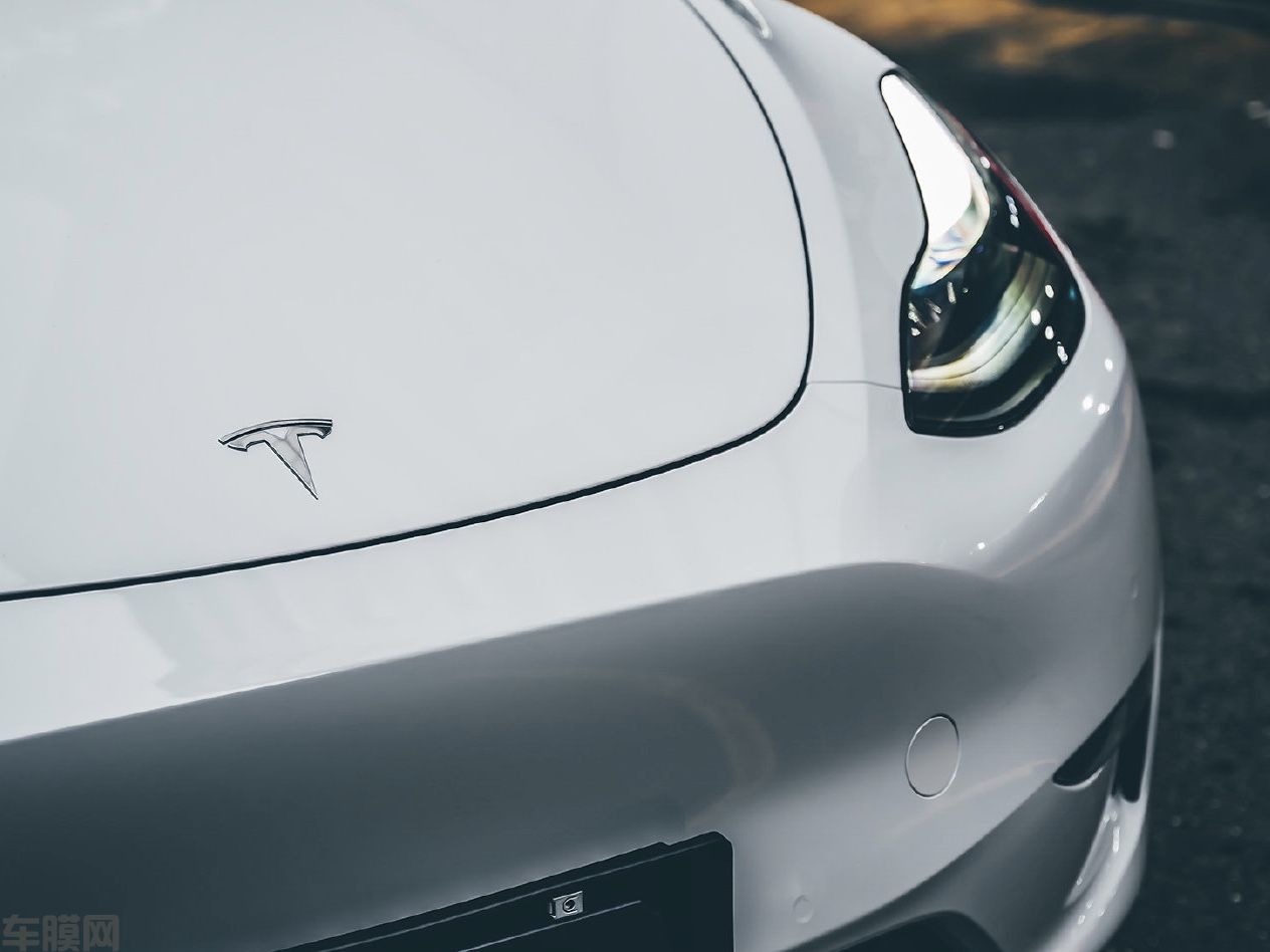 特斯拉 MODEL Y 水晶火山灰改色膜 效果图