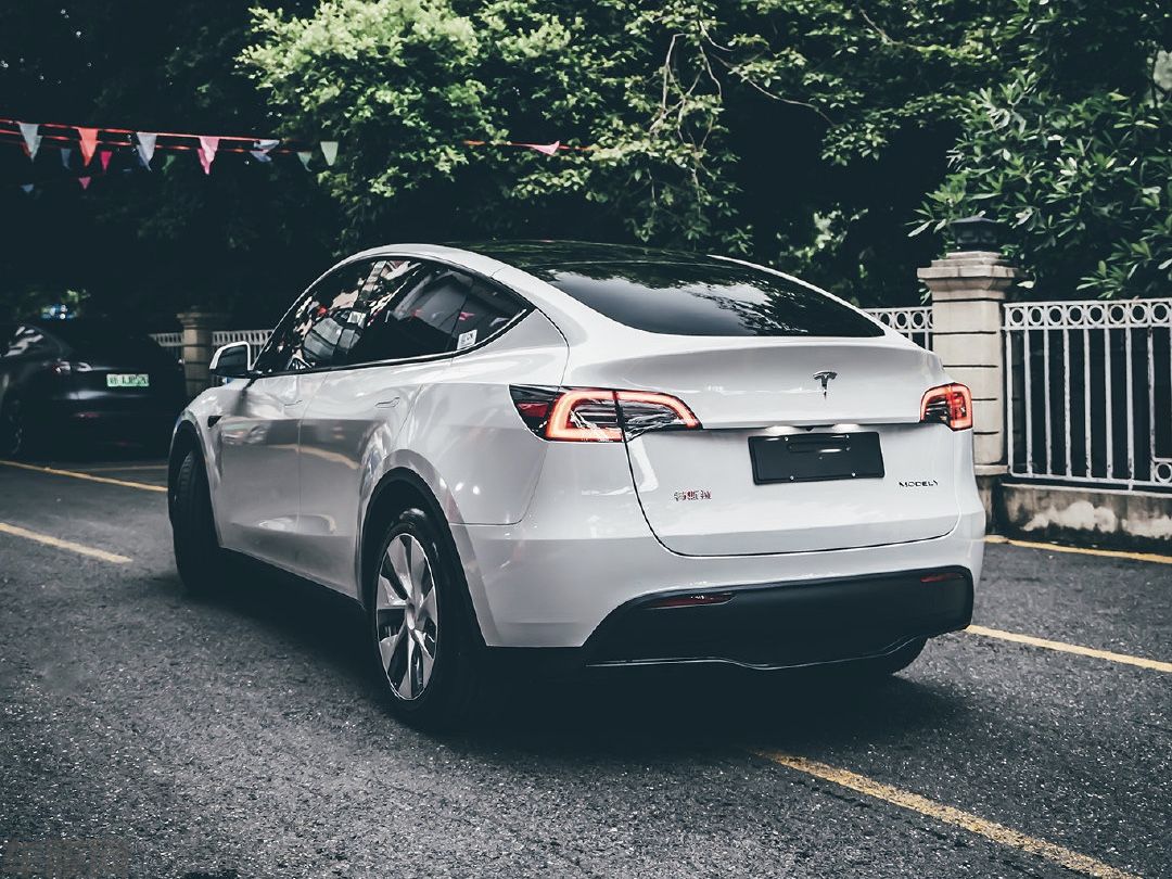 特斯拉 MODEL Y 水晶火山灰改色膜 效果图