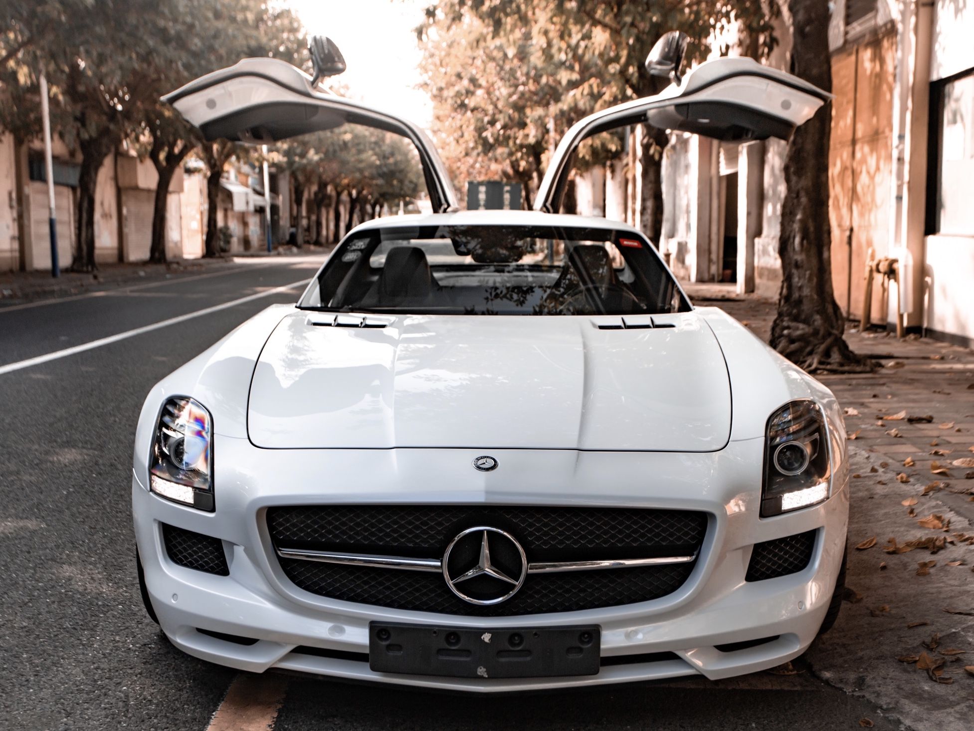 奔驰SLS AMG 月牙白改色膜 效果图