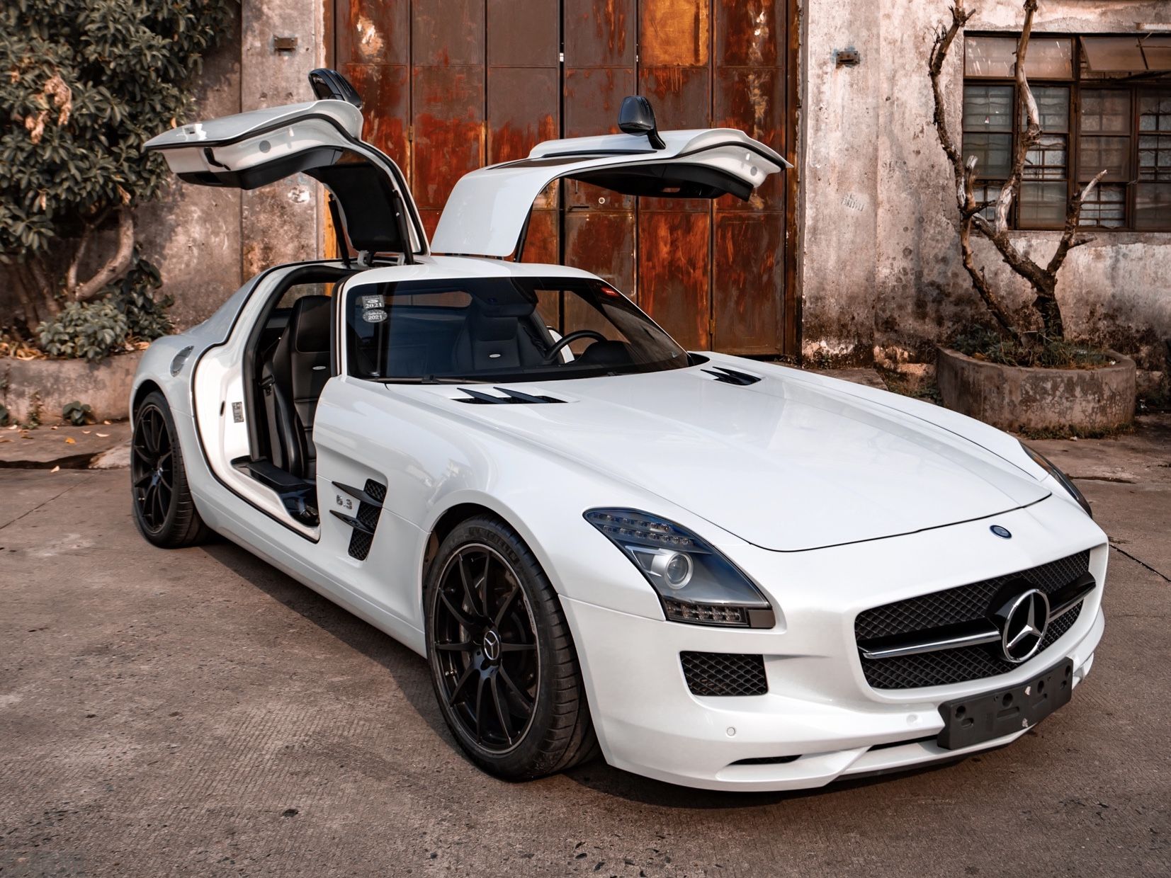 奔驰SLS AMG 月牙白改色膜 效果图