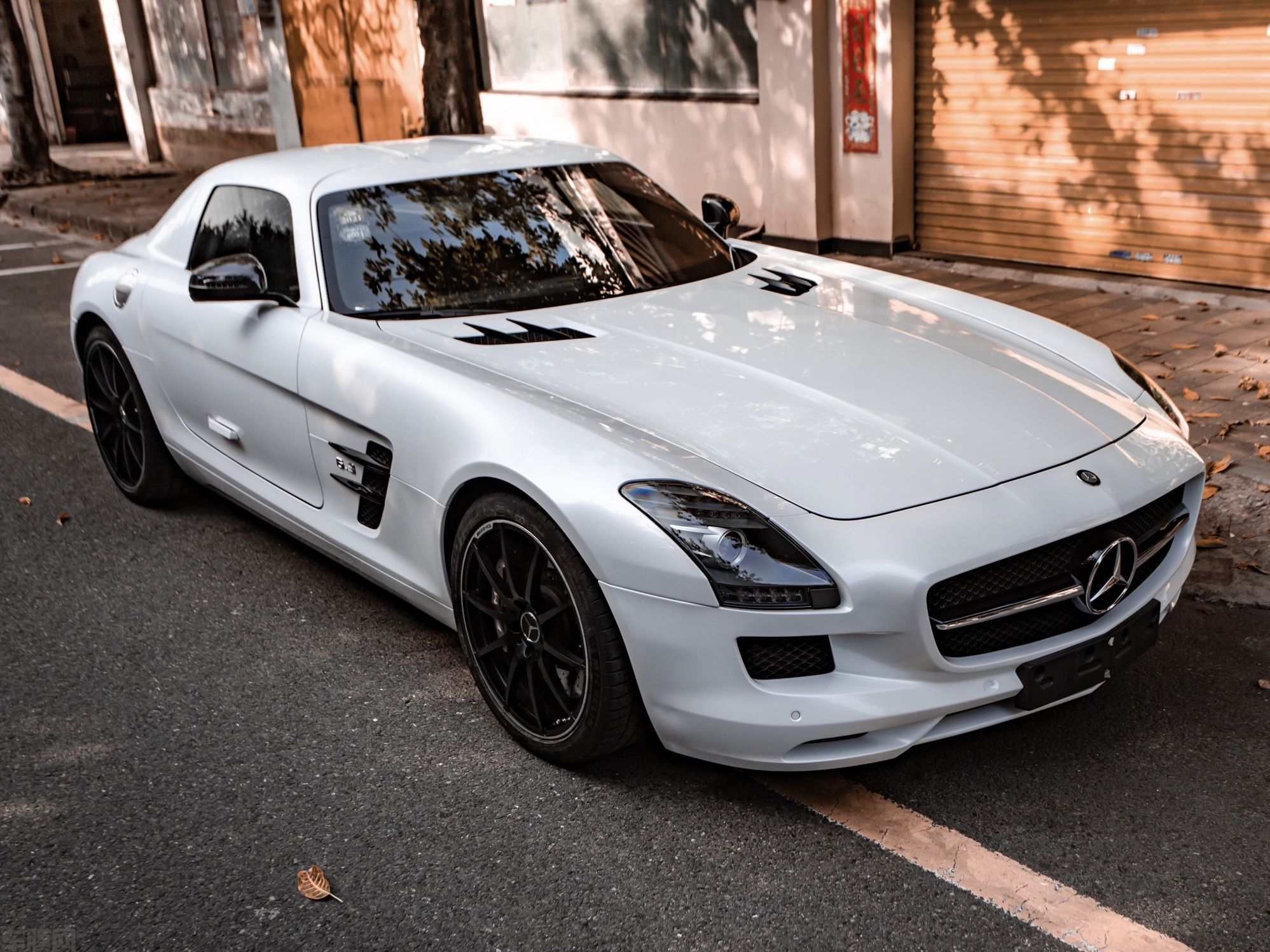 奔驰SLS AMG 月牙白改色膜 效果图