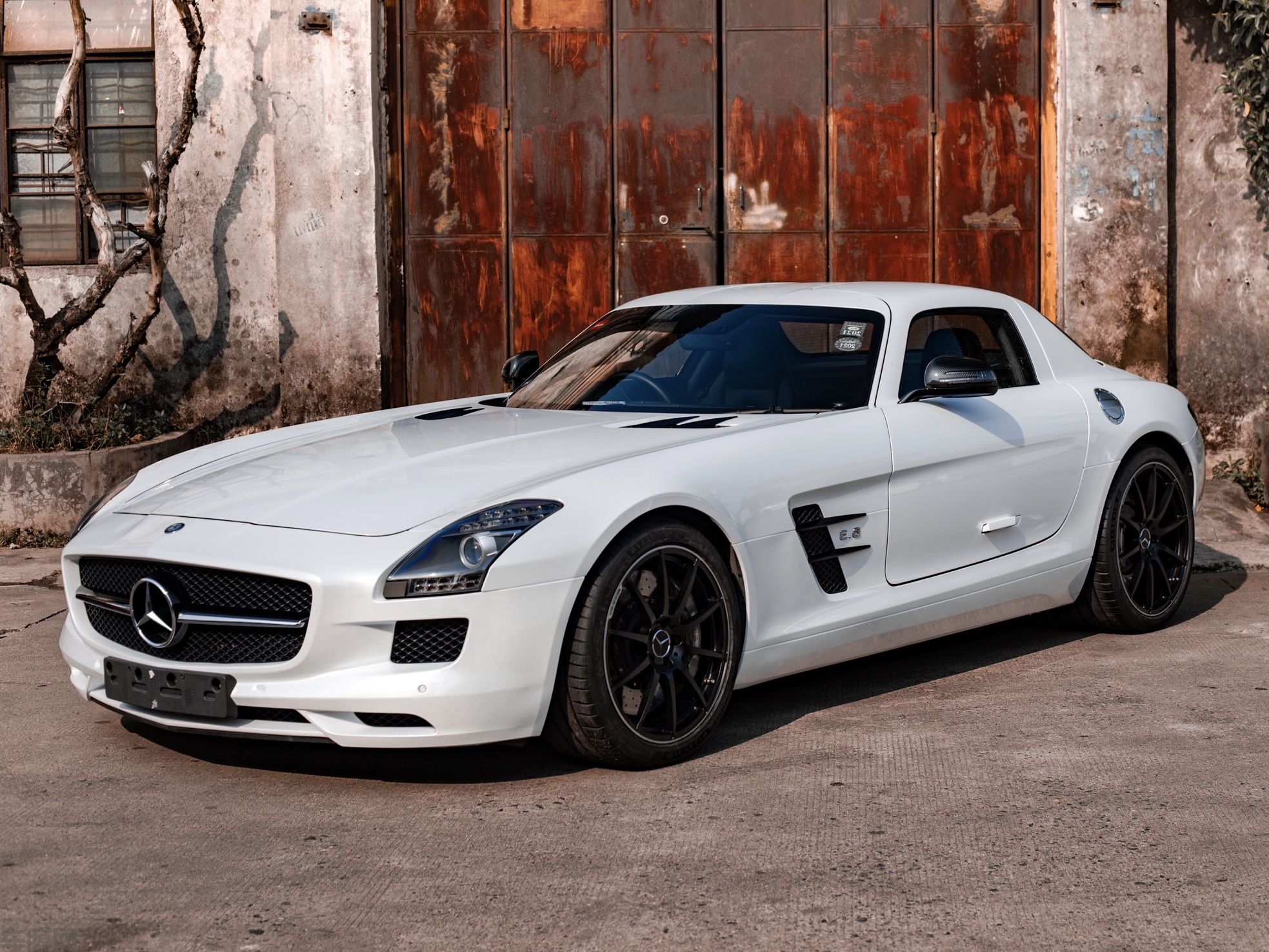 奔驰SLS AMG 月牙白改色膜 效果图